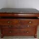 Commode à colonnes en noyer