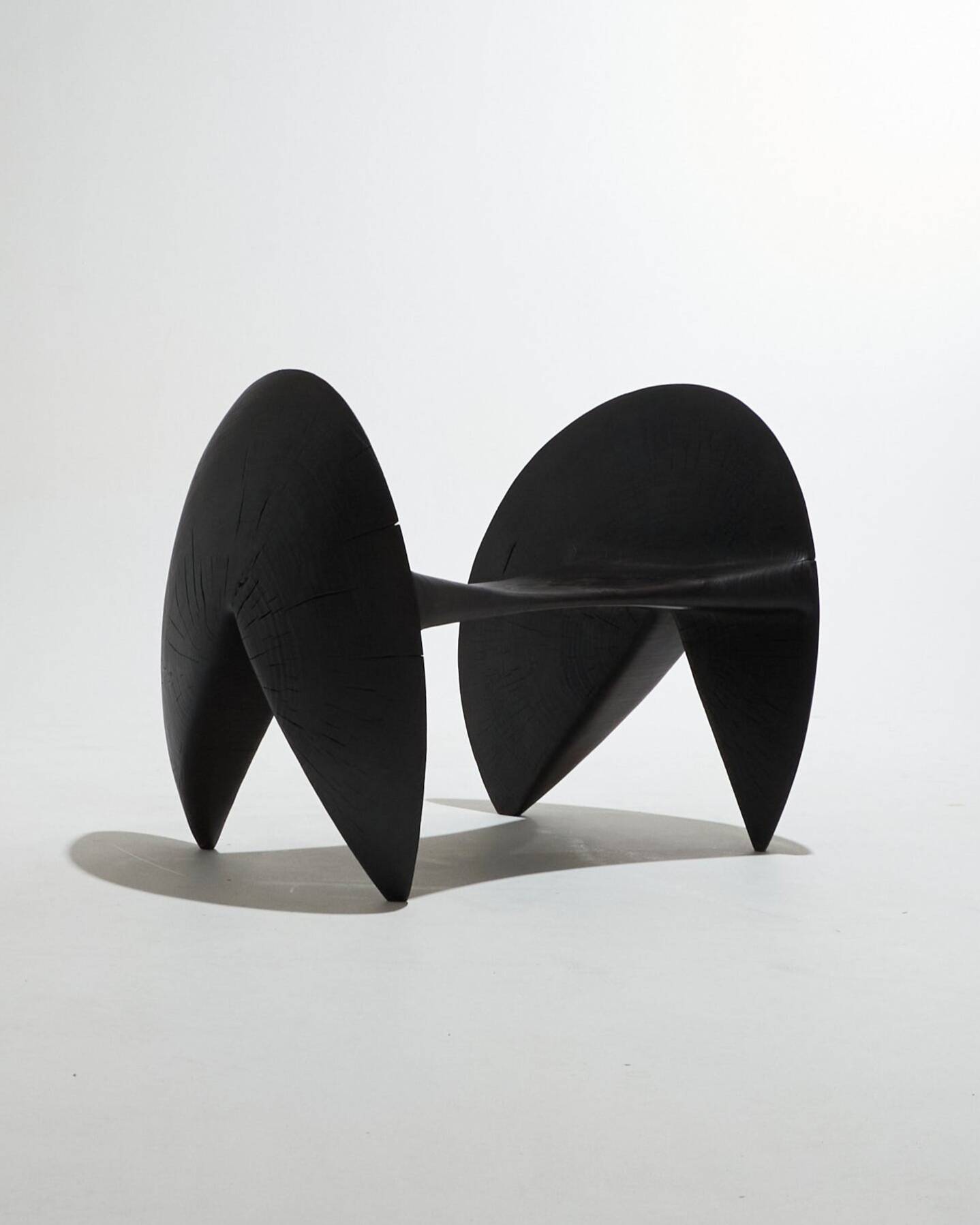 Assise Aigeon en bois noir