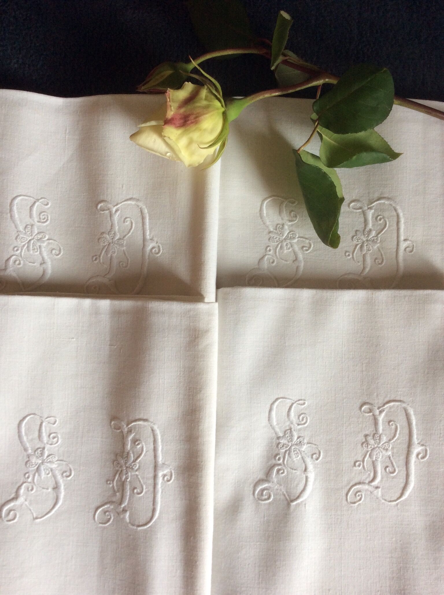 Set of 4 SD monogrammed embroidered napkins