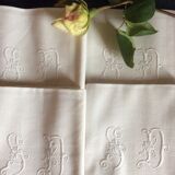Set of 4 SD monogrammed embroidered napkins