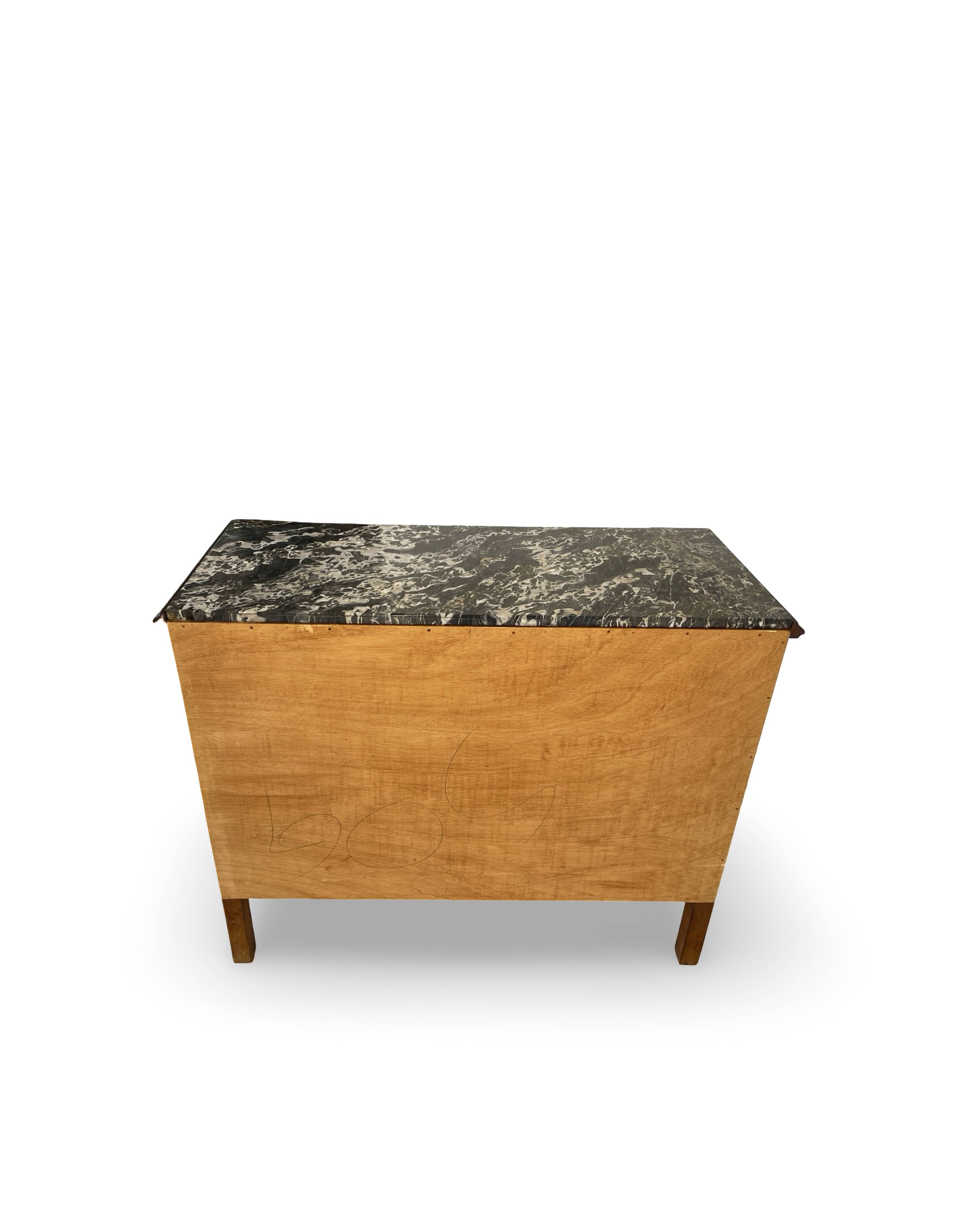 An Italian chest of drawers from the 1940s.