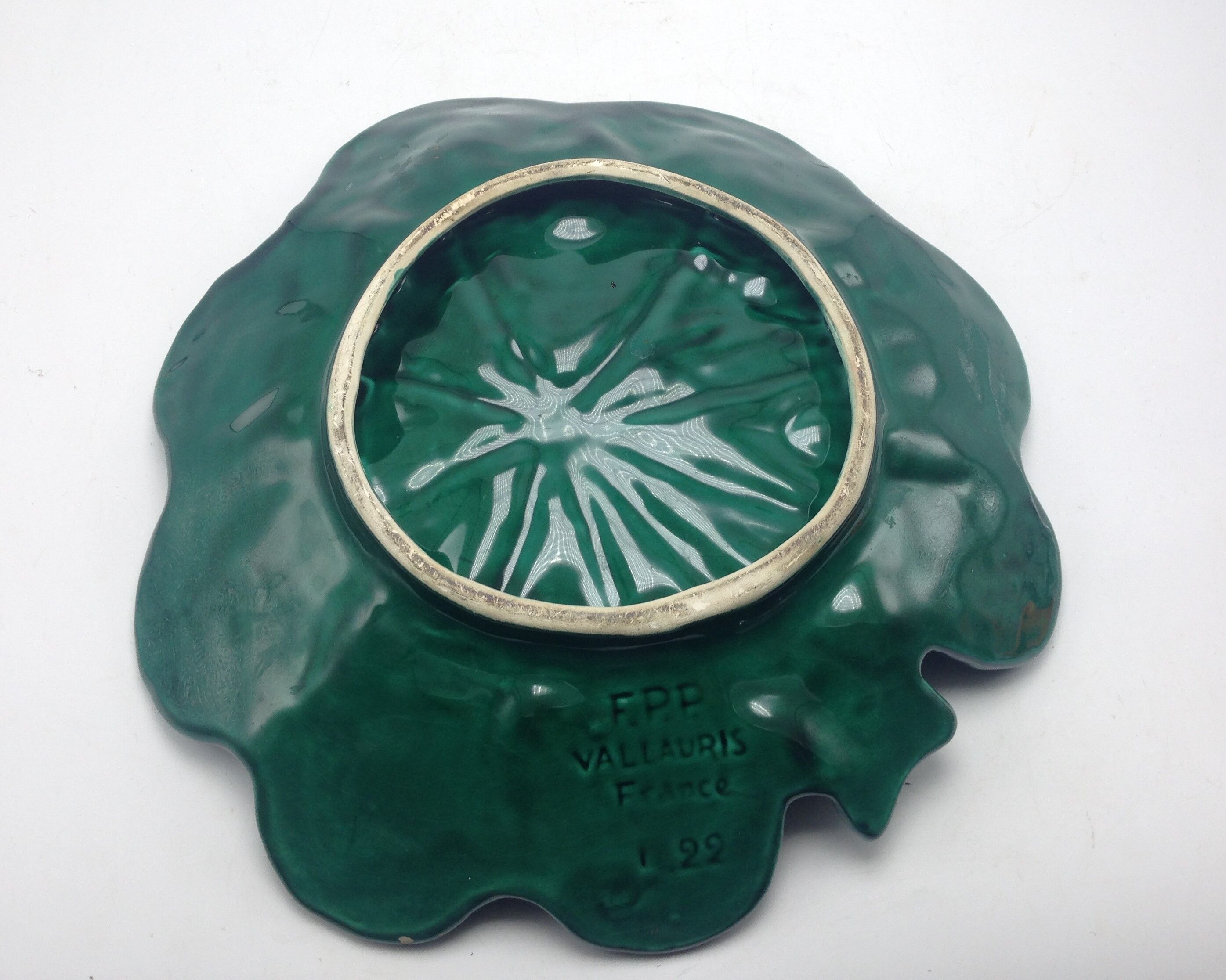 old fruit cup in The faience of Vallauris