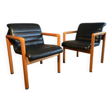 Flötotto leather armchair pair