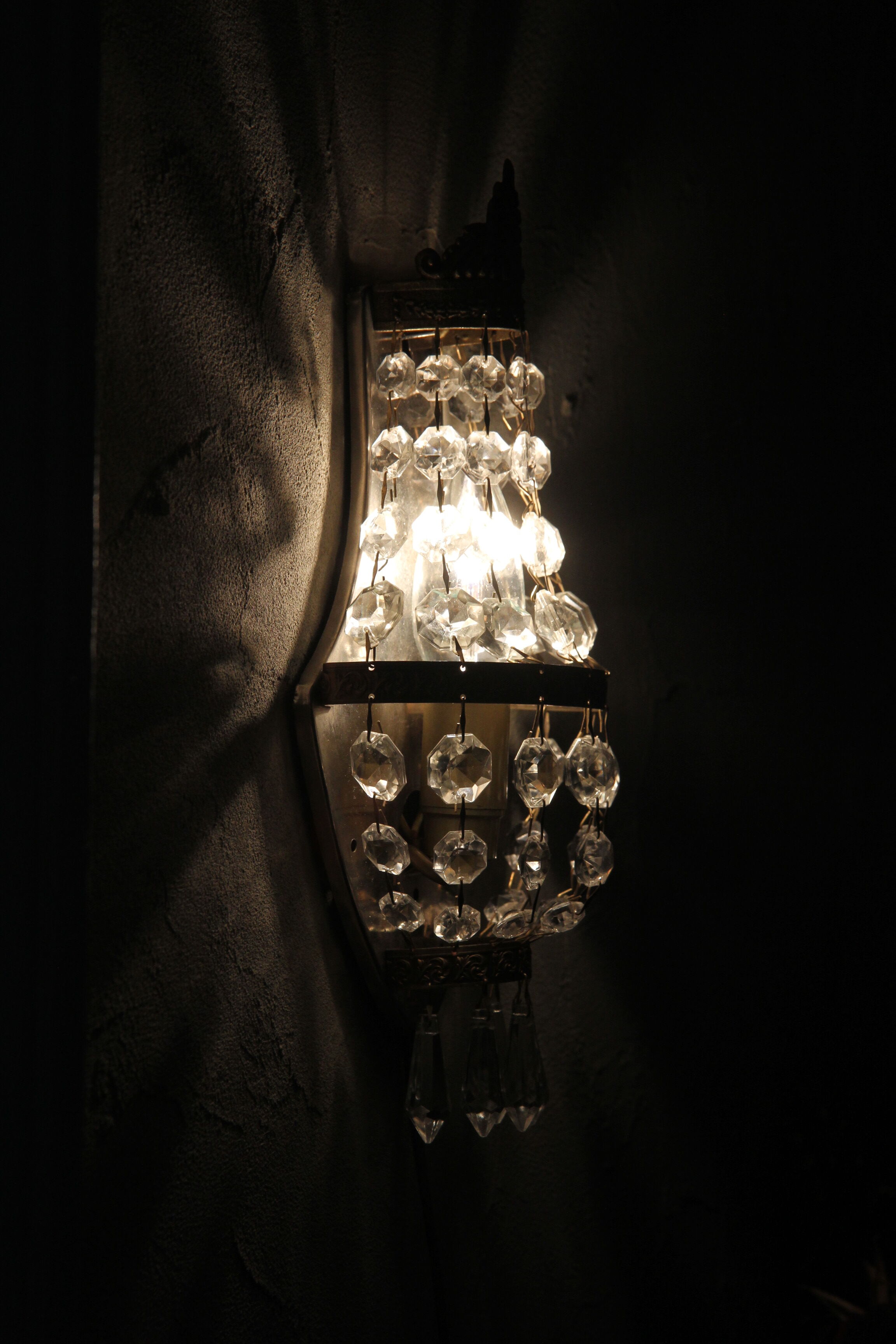 Wall lamps to stamps