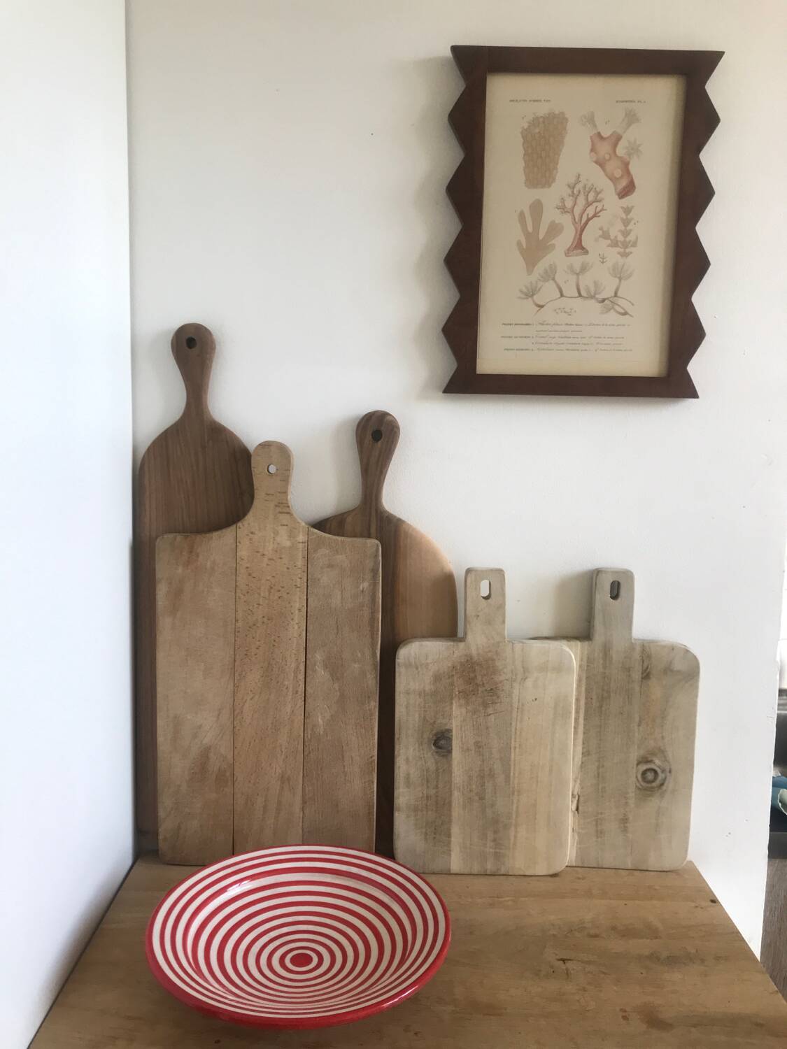 Round Moroccan terracotta dish, striped patterns