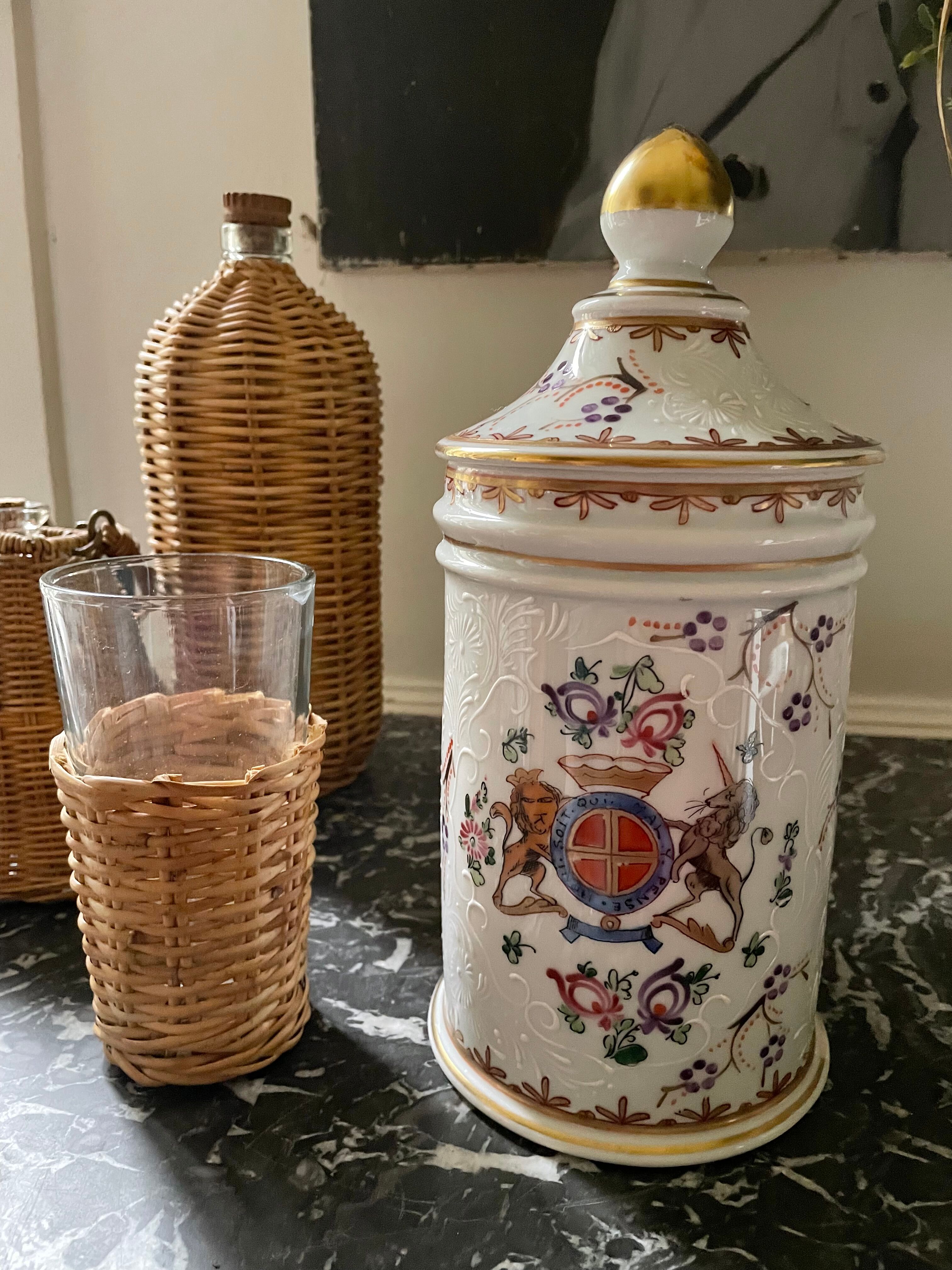 Twentieth century Paris porcelain pharmacy pot