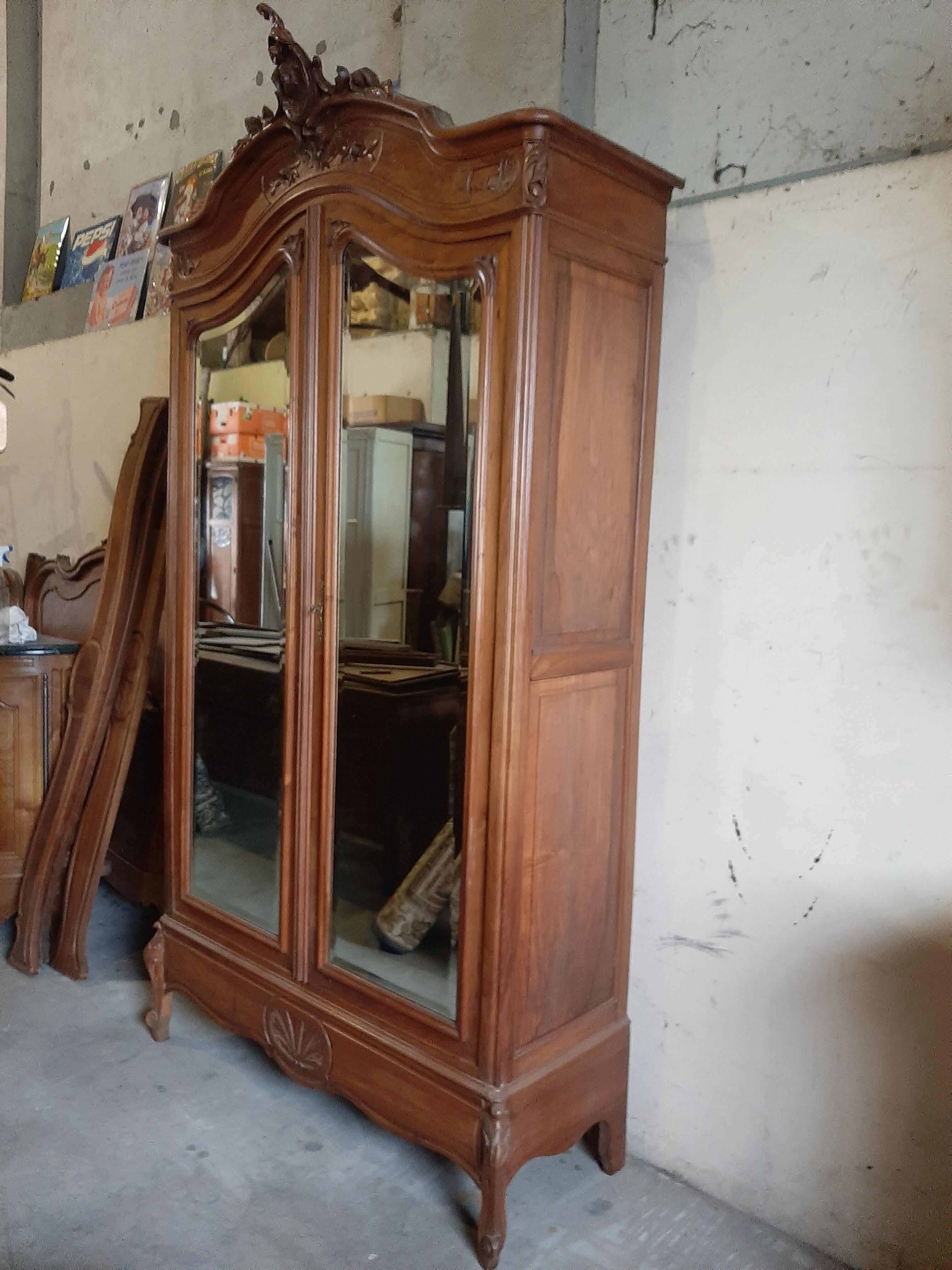 Three-bedroom louis XV-style cupboard with biseauté ice