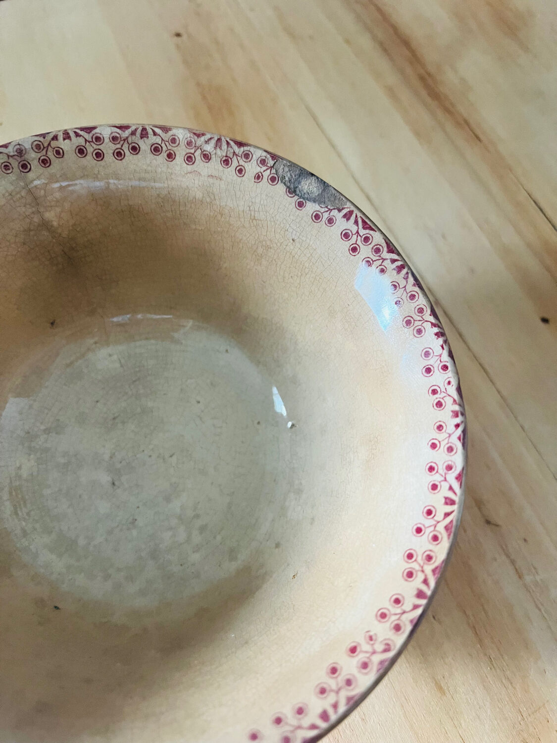 Bowl of vine leaves Establishment Debray Guadeloupe