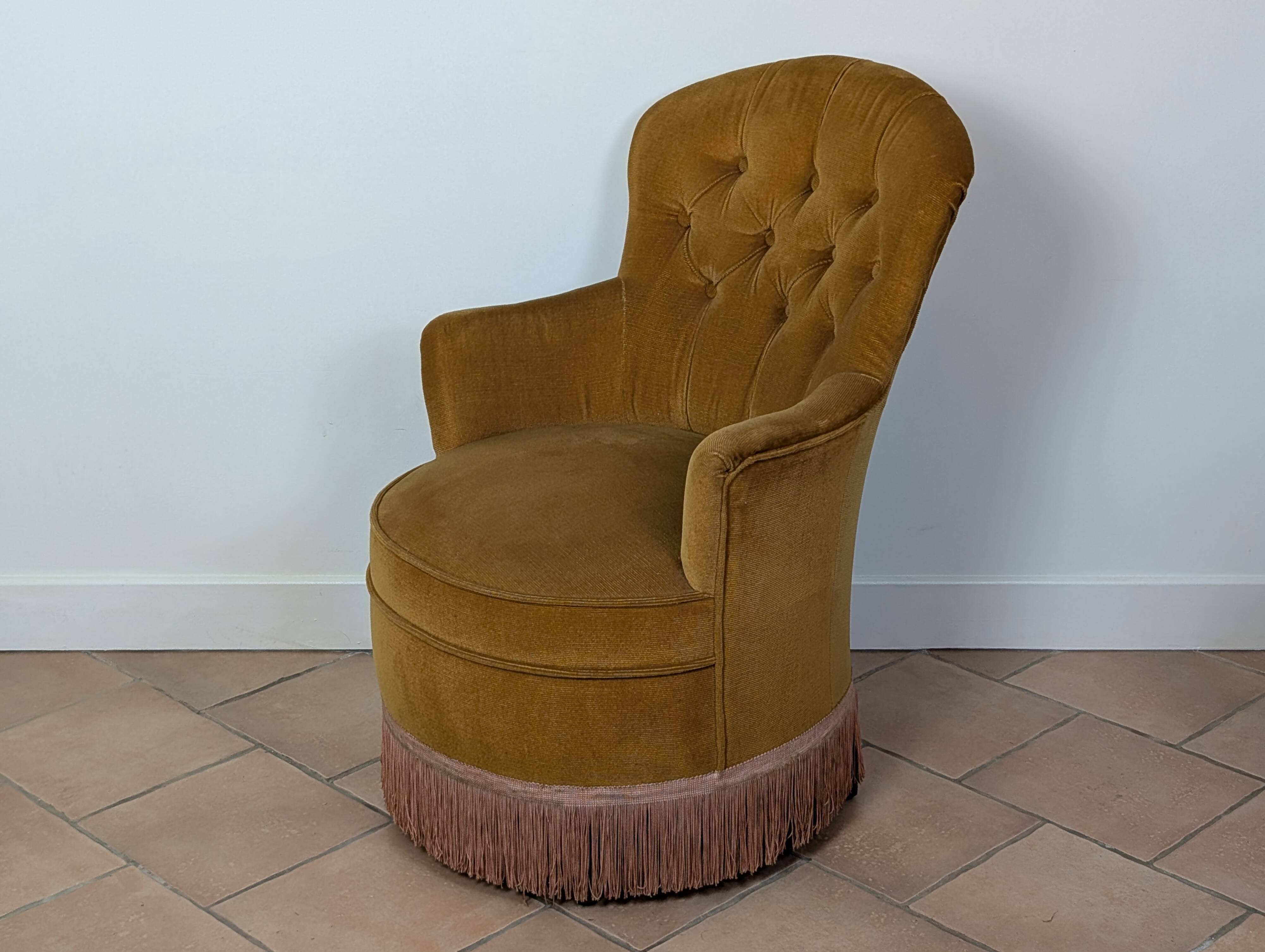 Velvet frog armchair