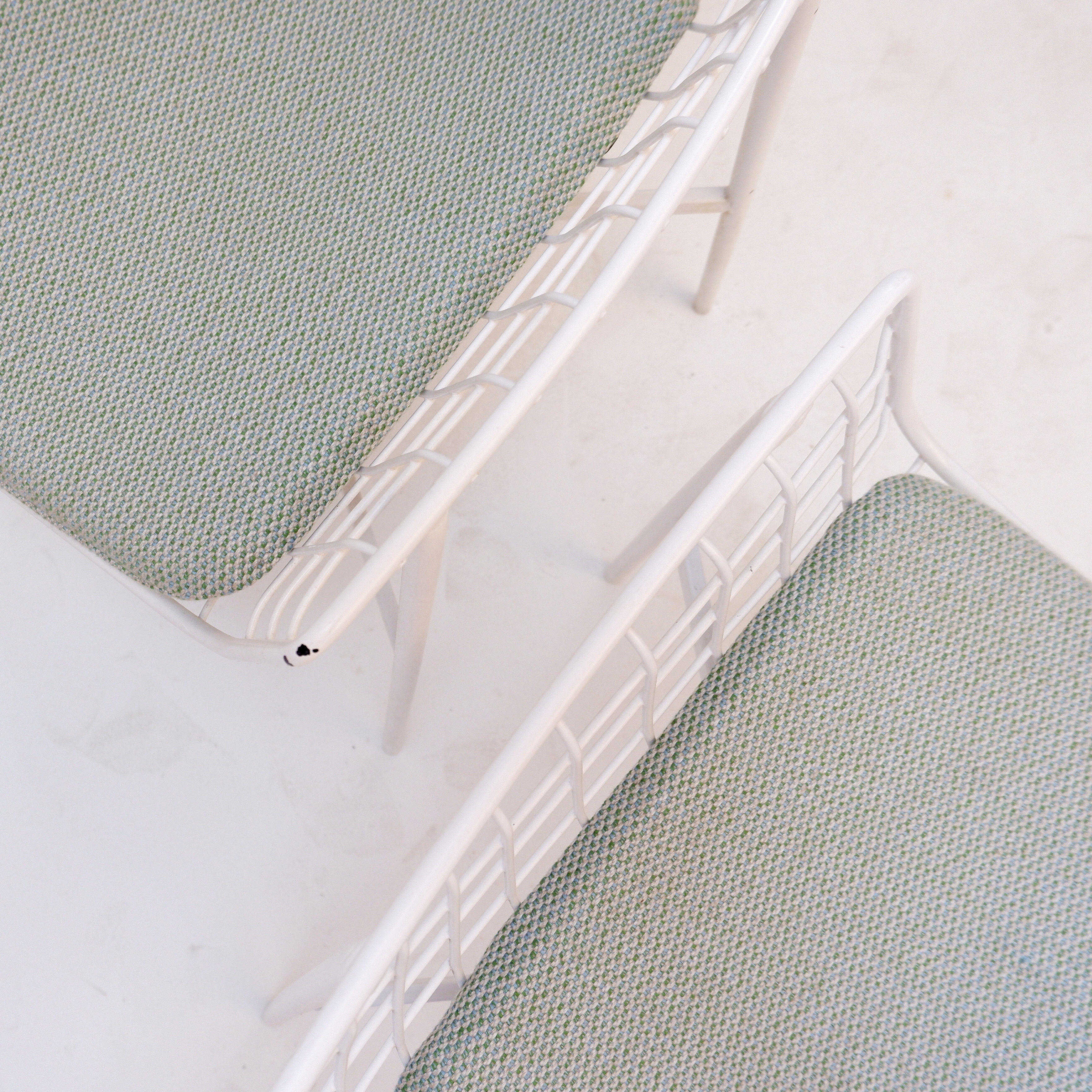 Ensemble de 8 fauteuils modernes en acier laqué blanc