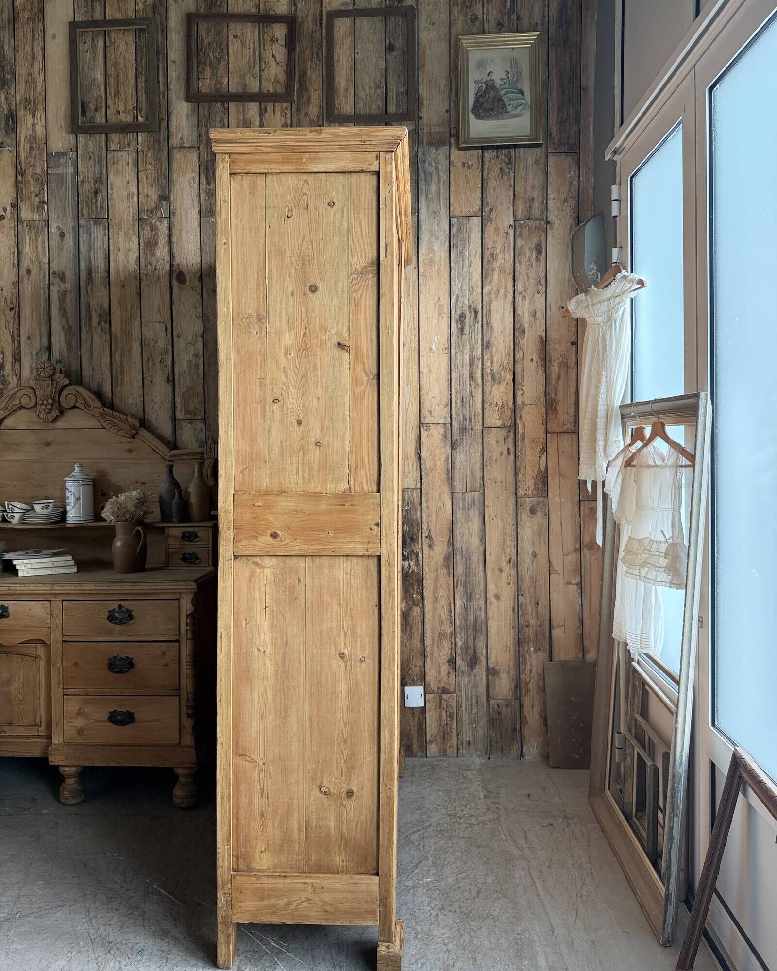 Armoire lingère ancienne en pin massif (rénovée)