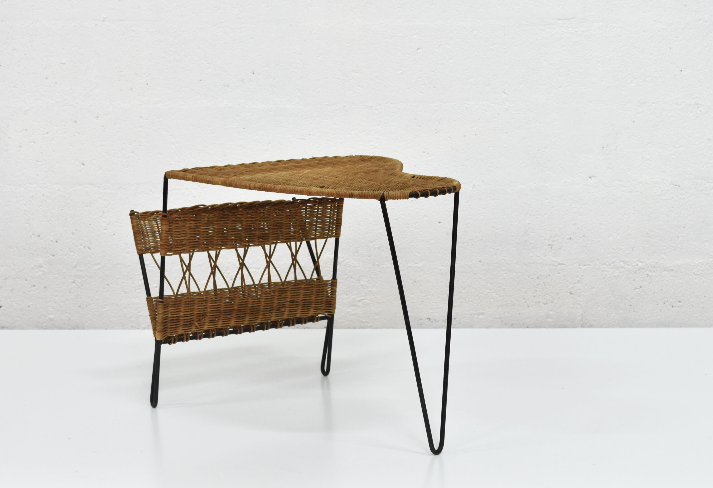 Table porte revue en  osier 1960