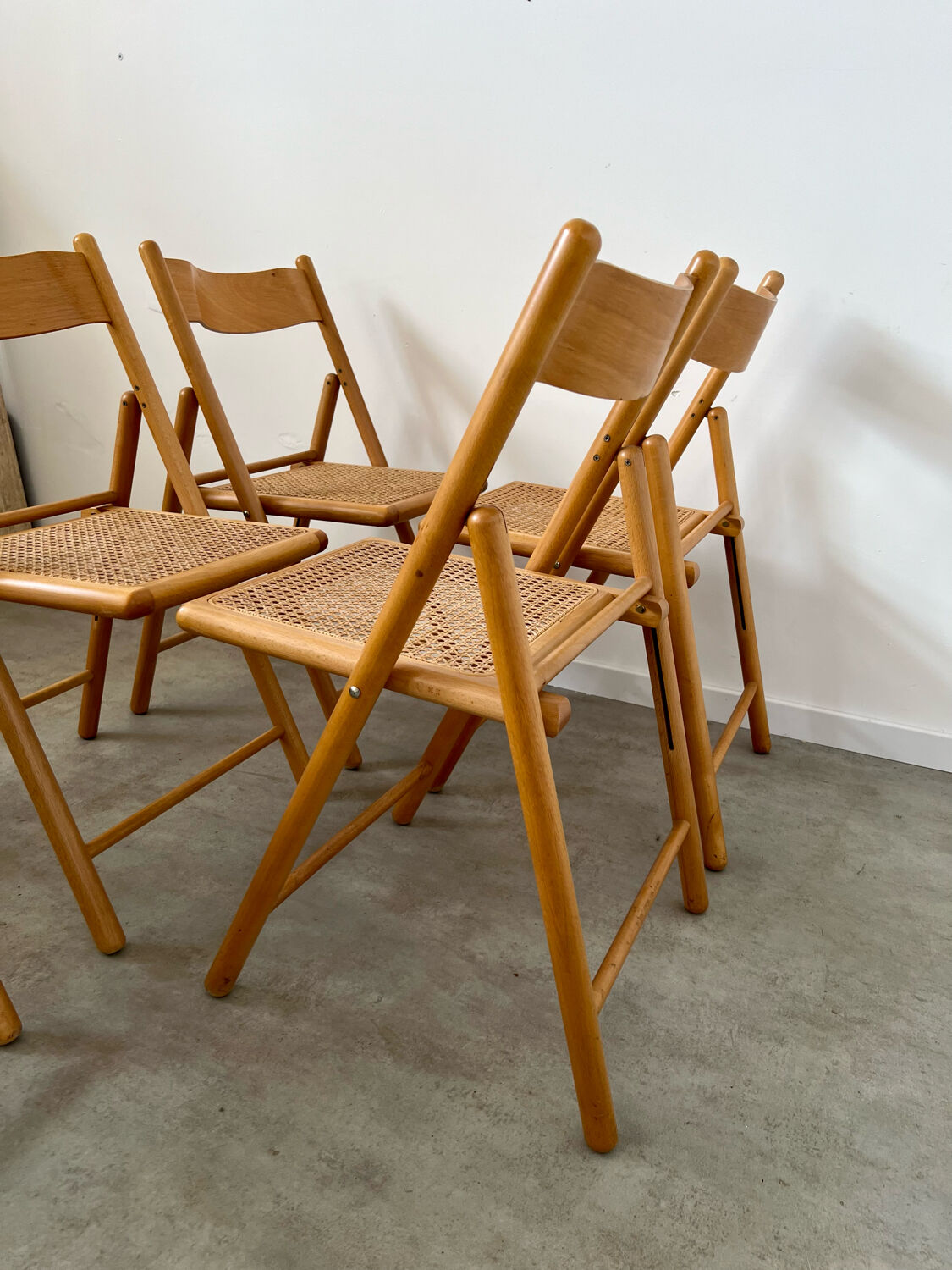 Lot 6 folding wooden chairs and vintage rattan canning year 60