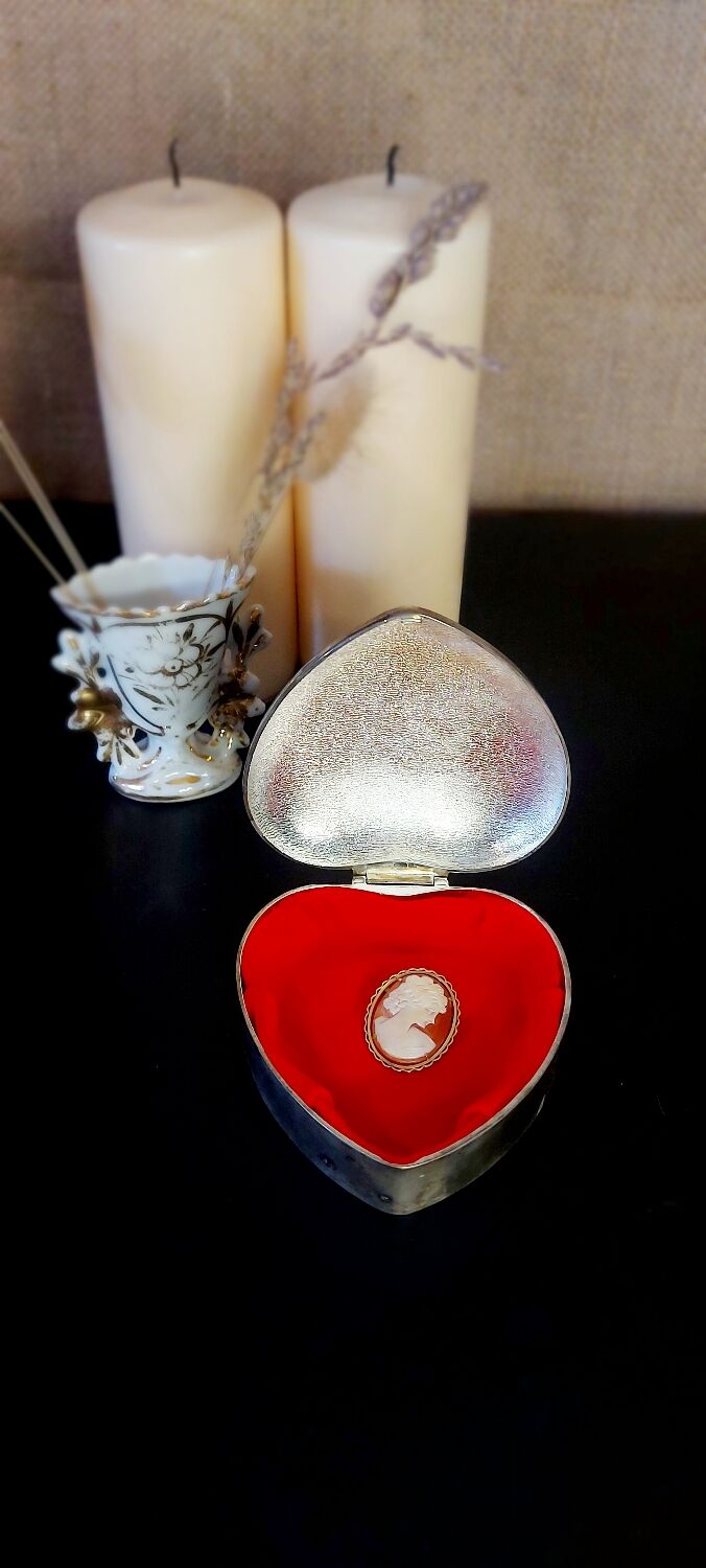 Silver metal jewelry box