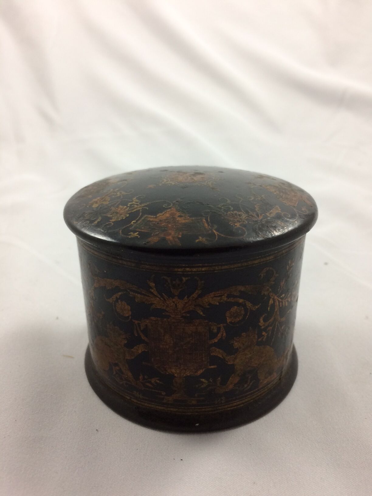 Napoleon III boiled cardboard round box