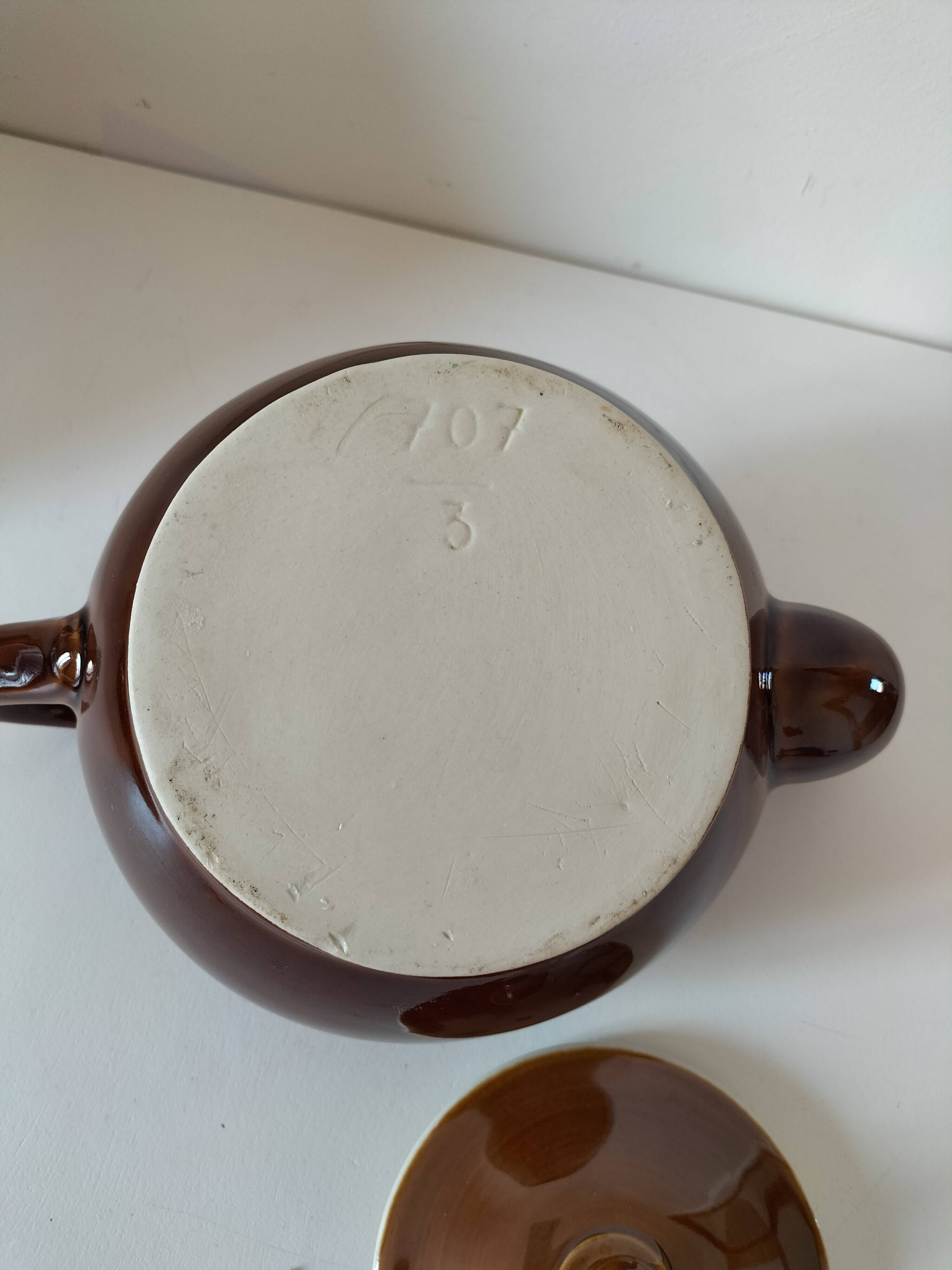 Very large 2 liter teapot