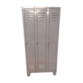 Metal locker