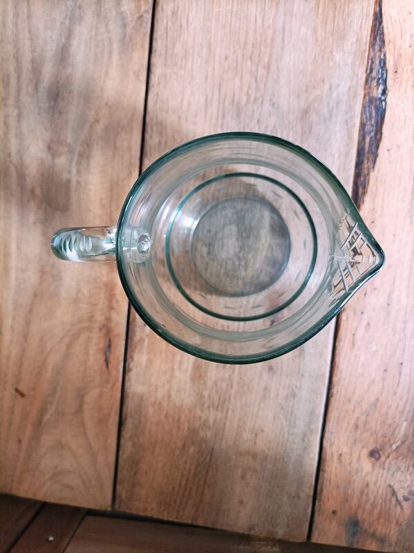 Pitcher in smoked chiseled glass