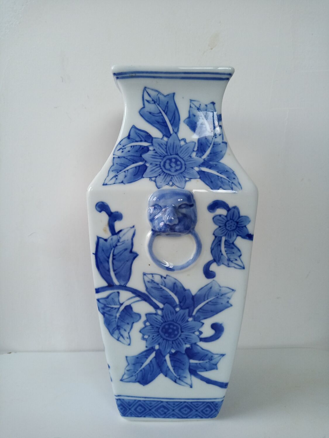 Asian vase shape baluster floral decoration handle Lion's head