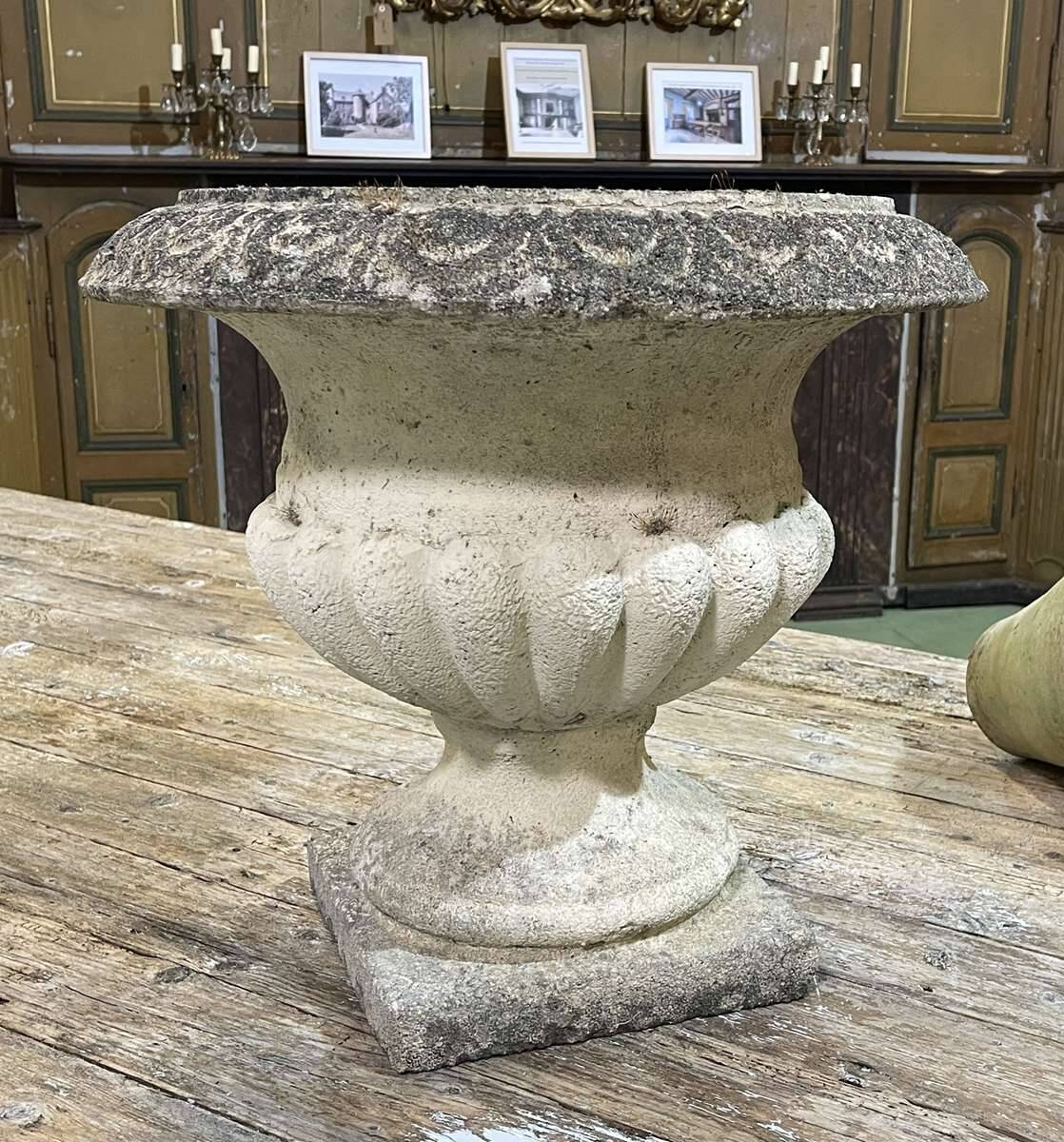 Médicis en pierre reconstituée des années 70