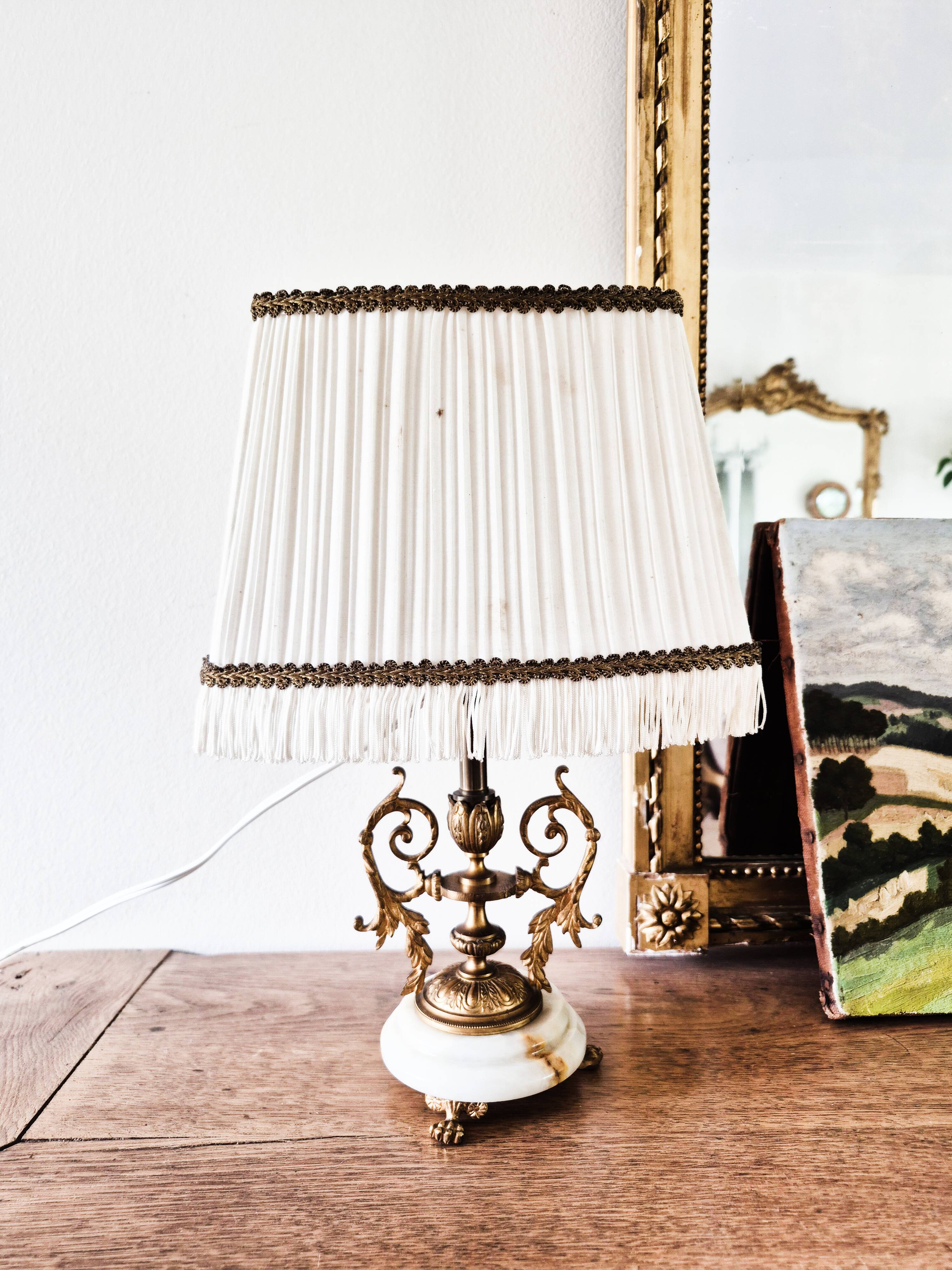Antique 1-light lamp in gilded bronze and onyx, bedside lamp, desk lamp.