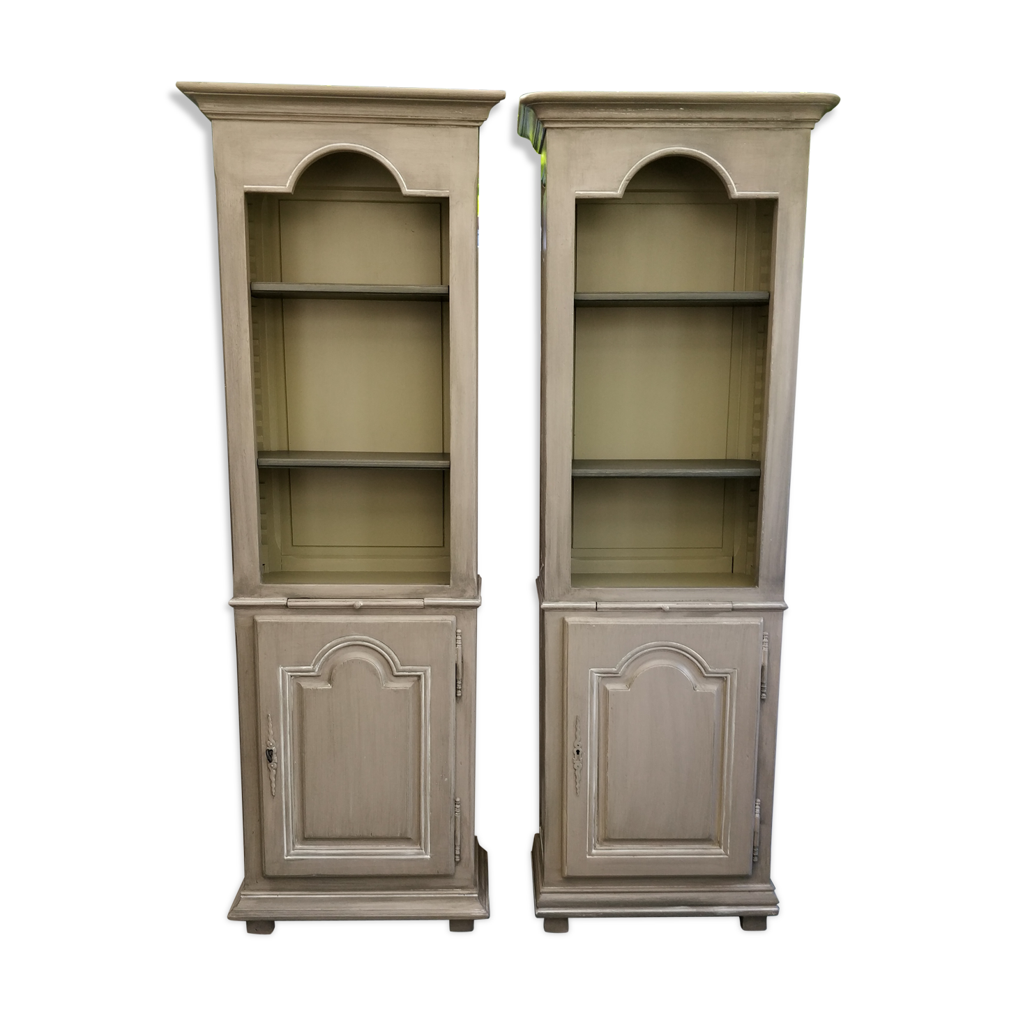 Pair of old-time-skated libraries