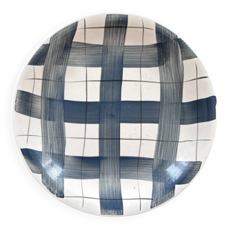 Black and white checkered plate