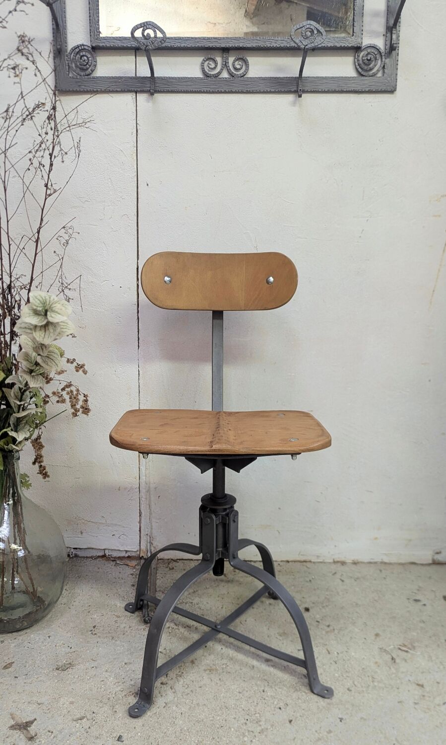Bienaise 52 industrial workshop chair vintage design 50s 60s