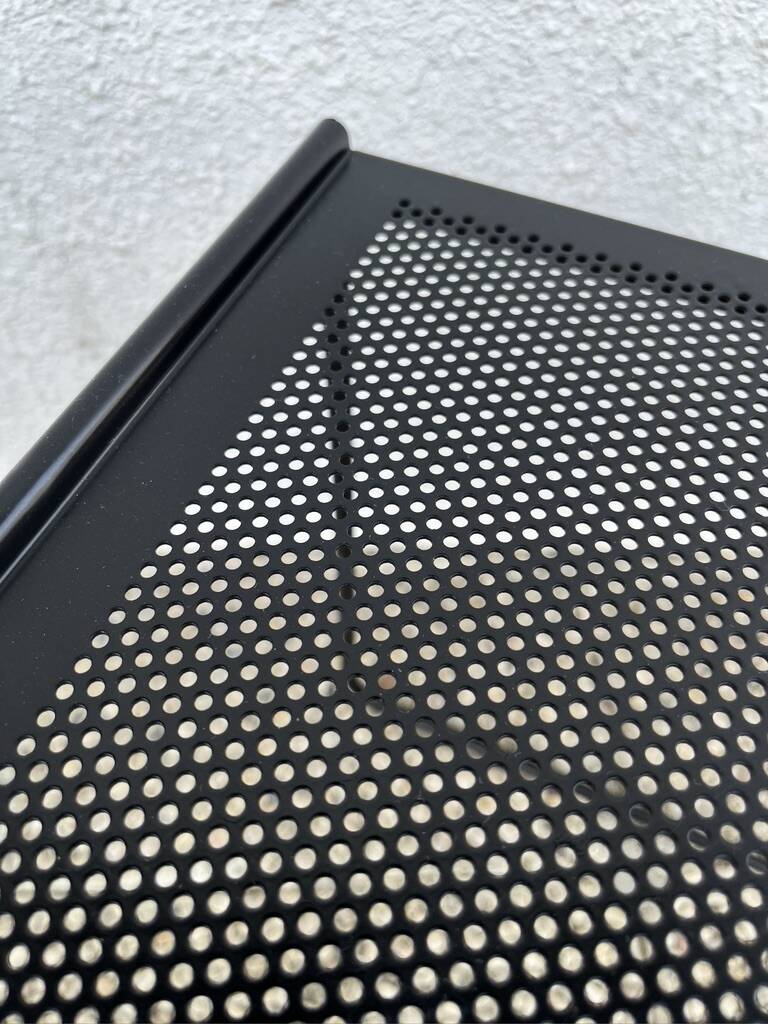 Minimalist nesting table