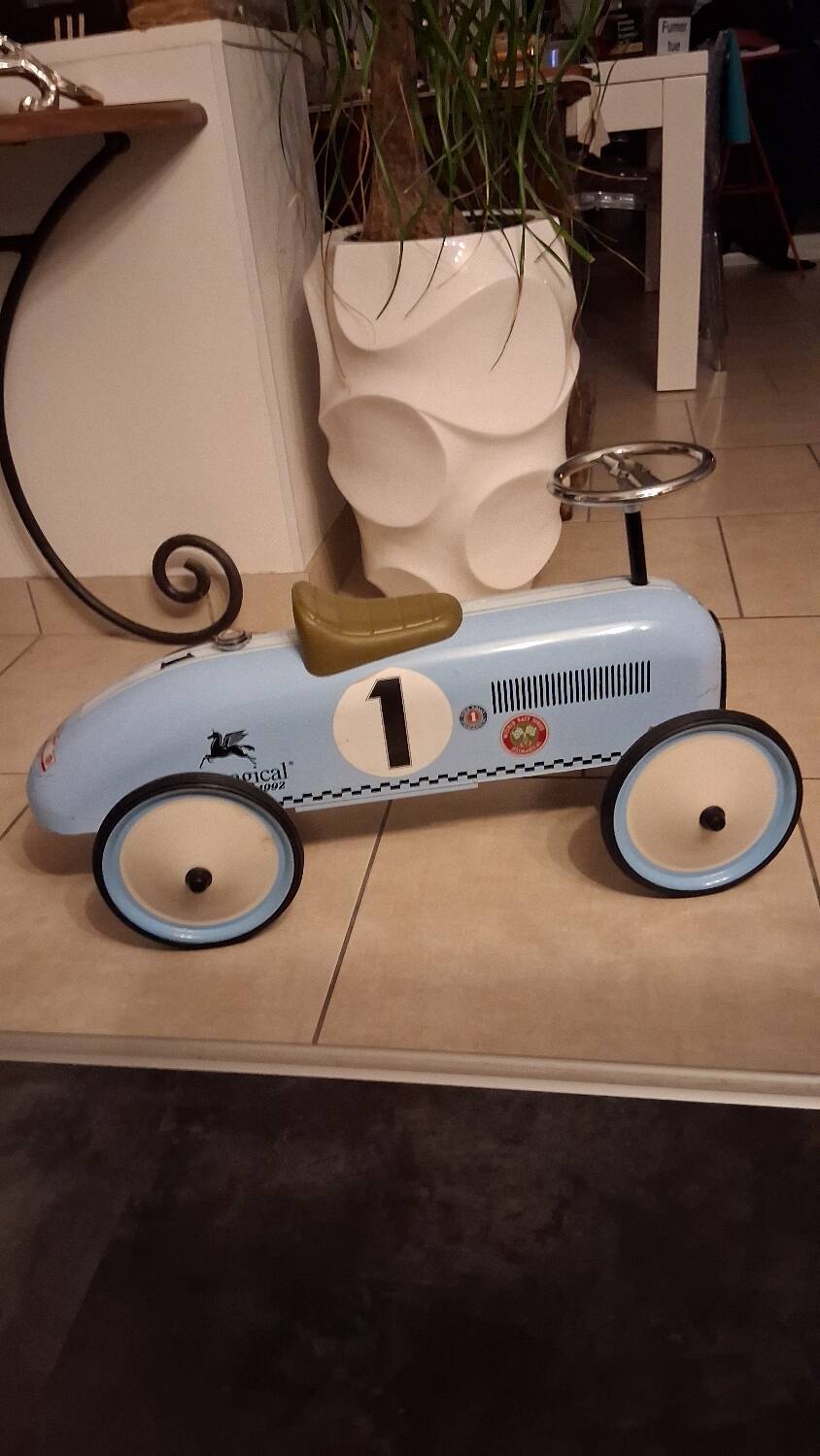 Petit voiture pour déco chambre enfant
