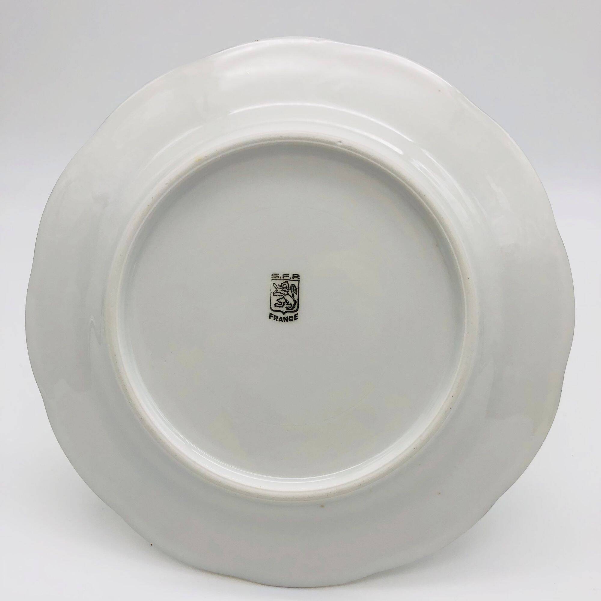 6 dessert plates. In S.F.P. Limoges porcelain.
