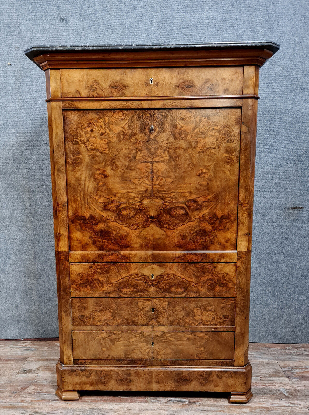 Secretary Louis Philippe in walnut bramble around 1830