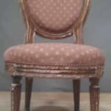 Chaise basse de style Louis XVI