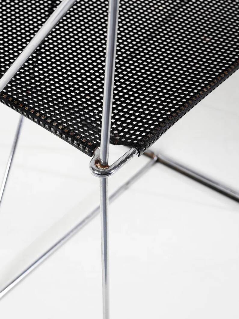 Quatre chaises empilables Nuova X-Line de Niels Jorgen Haugesen  pour Magis