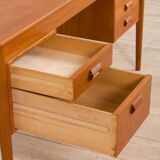Danish Teak Model 130/1 Desk by Børge Mogensen for Søborg Møbelfabrik, freestanding 1950s