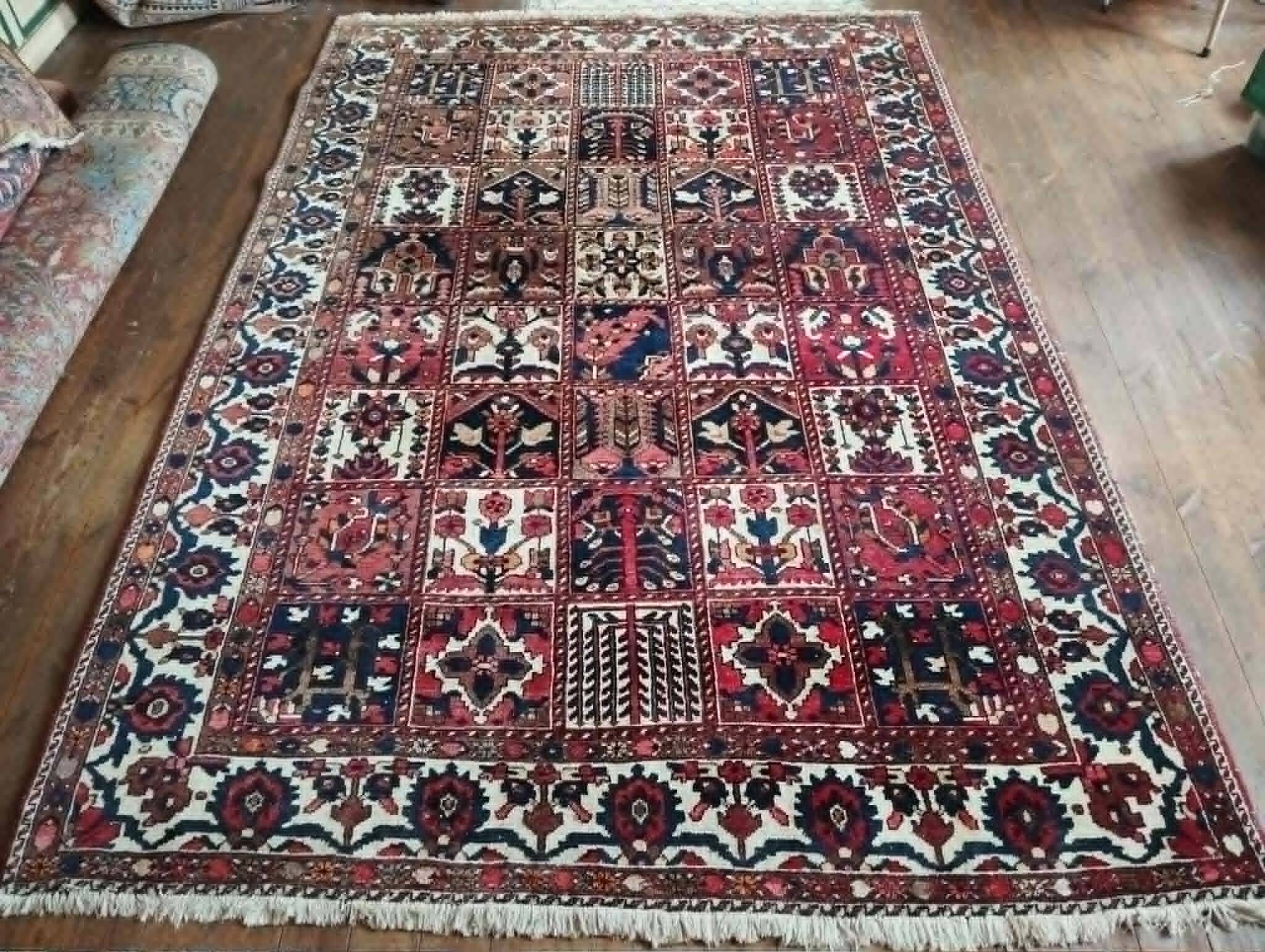 Handmade Bachtiar Persian rug 320x215cm