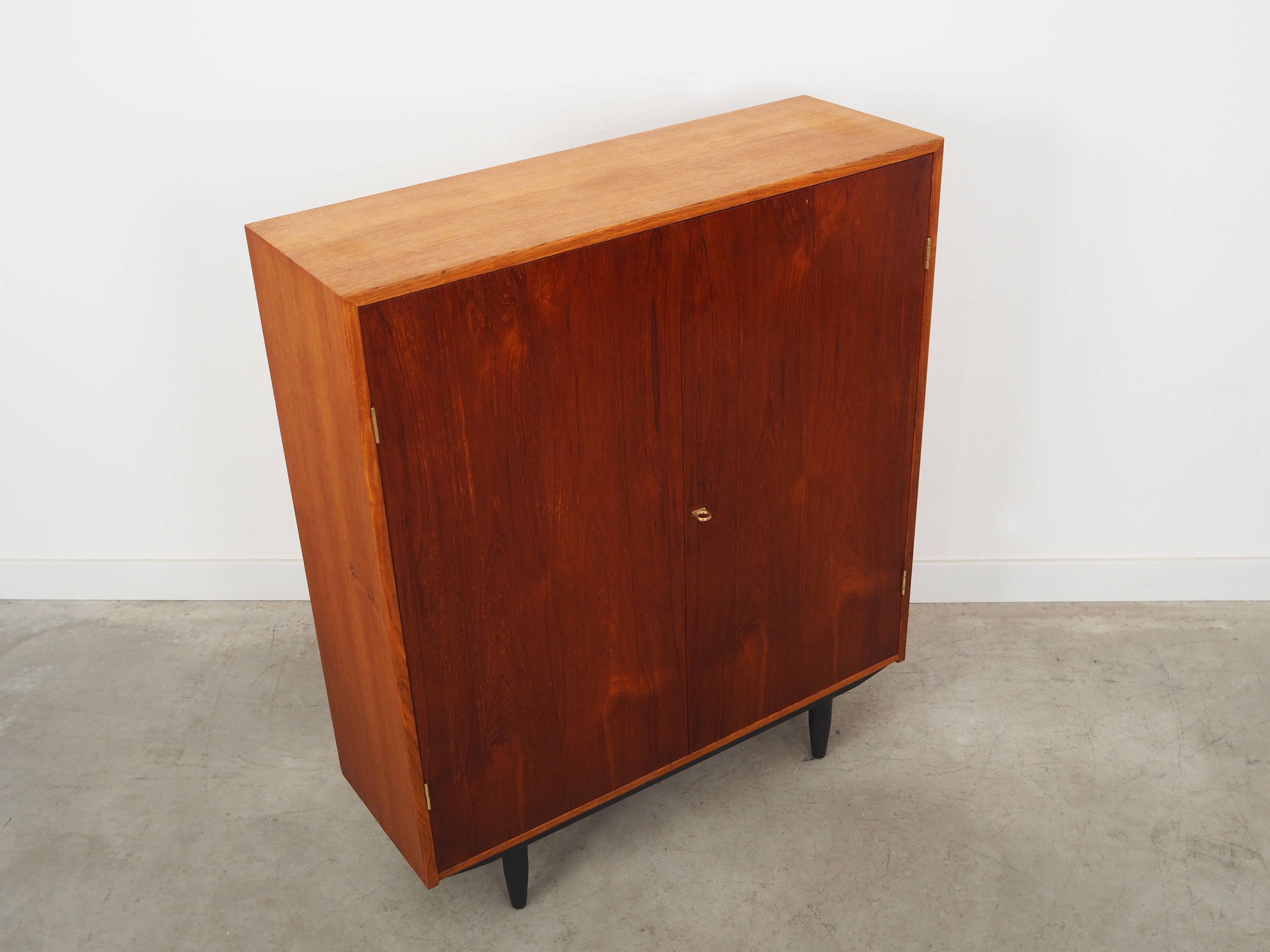 Armoire en chêne, design danois, années 1960, designer : Hans J. Wegner, fabricant : Ry Møbler