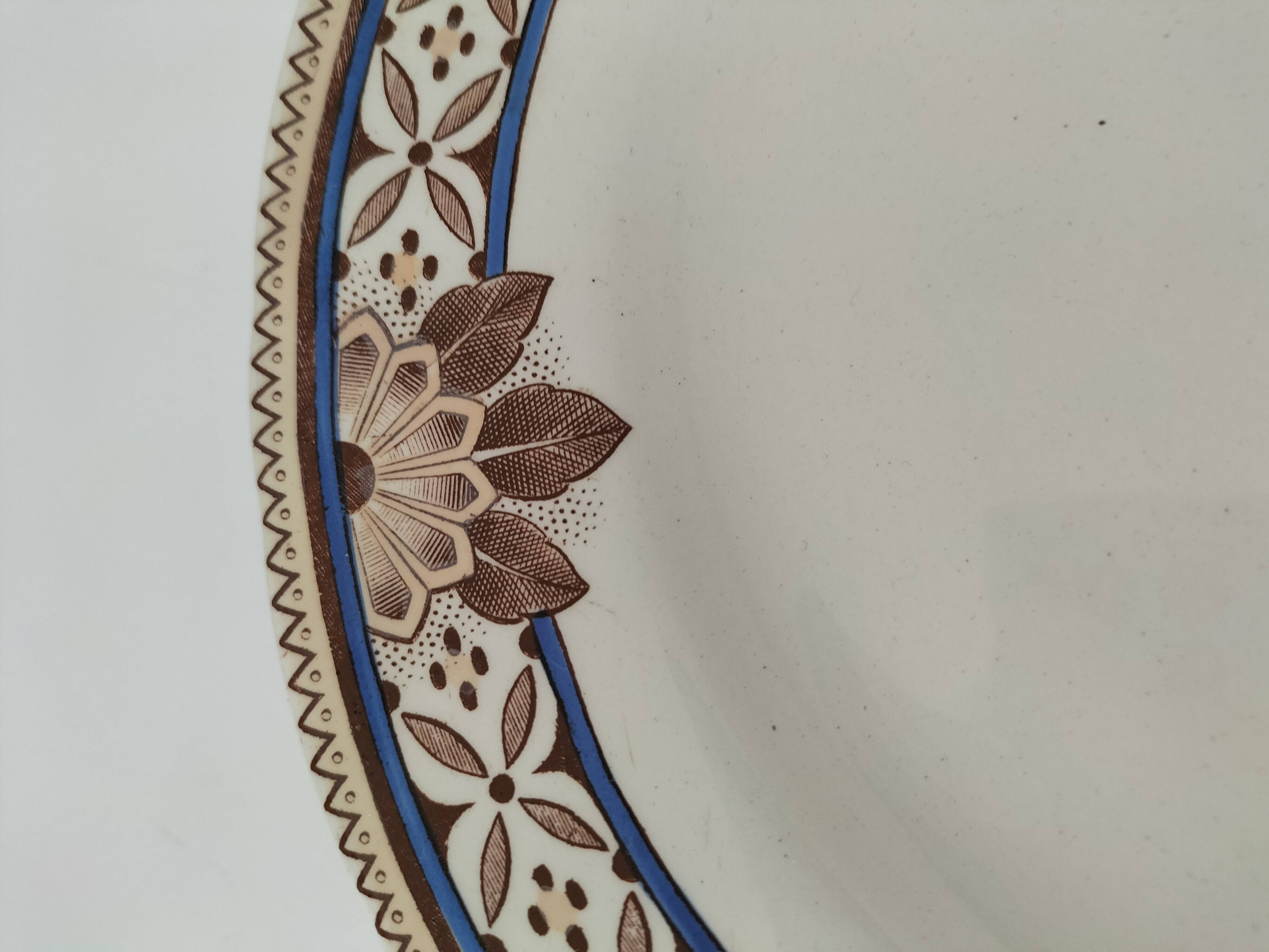 Dish on pedestal Creil & Montereau Mauresque blue brown