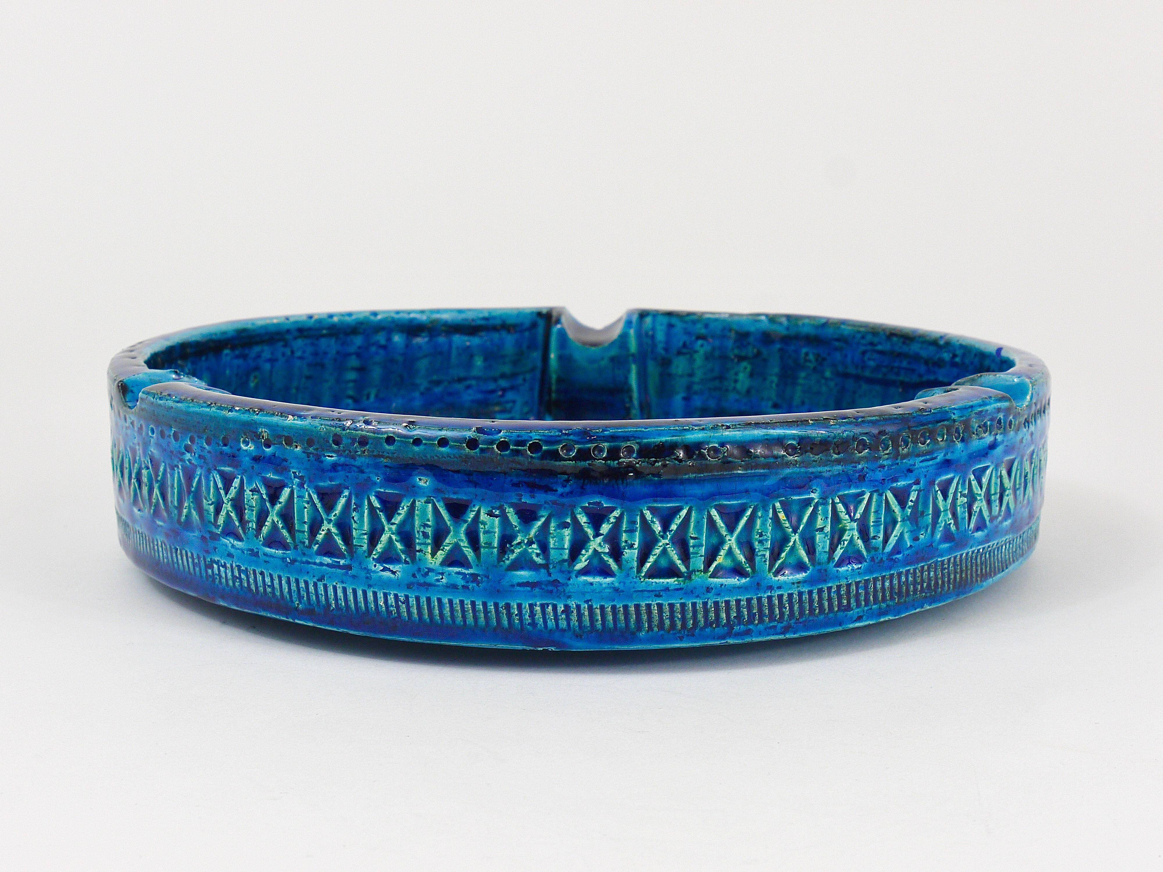 Aldo Londi Bitossi very large round ashtray Rimini blue enamel mid-century, 1950s