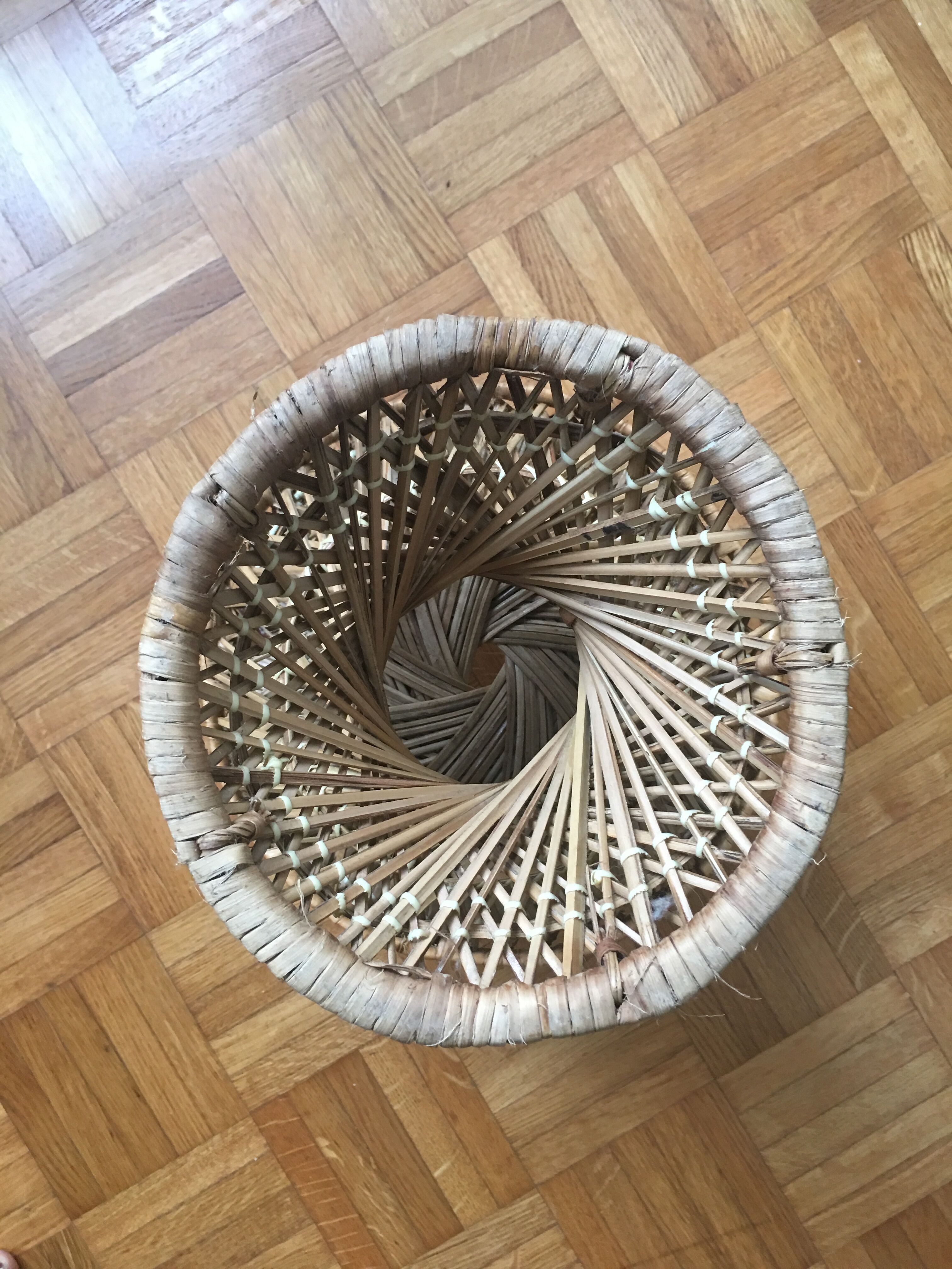 Door vintage wicker plants