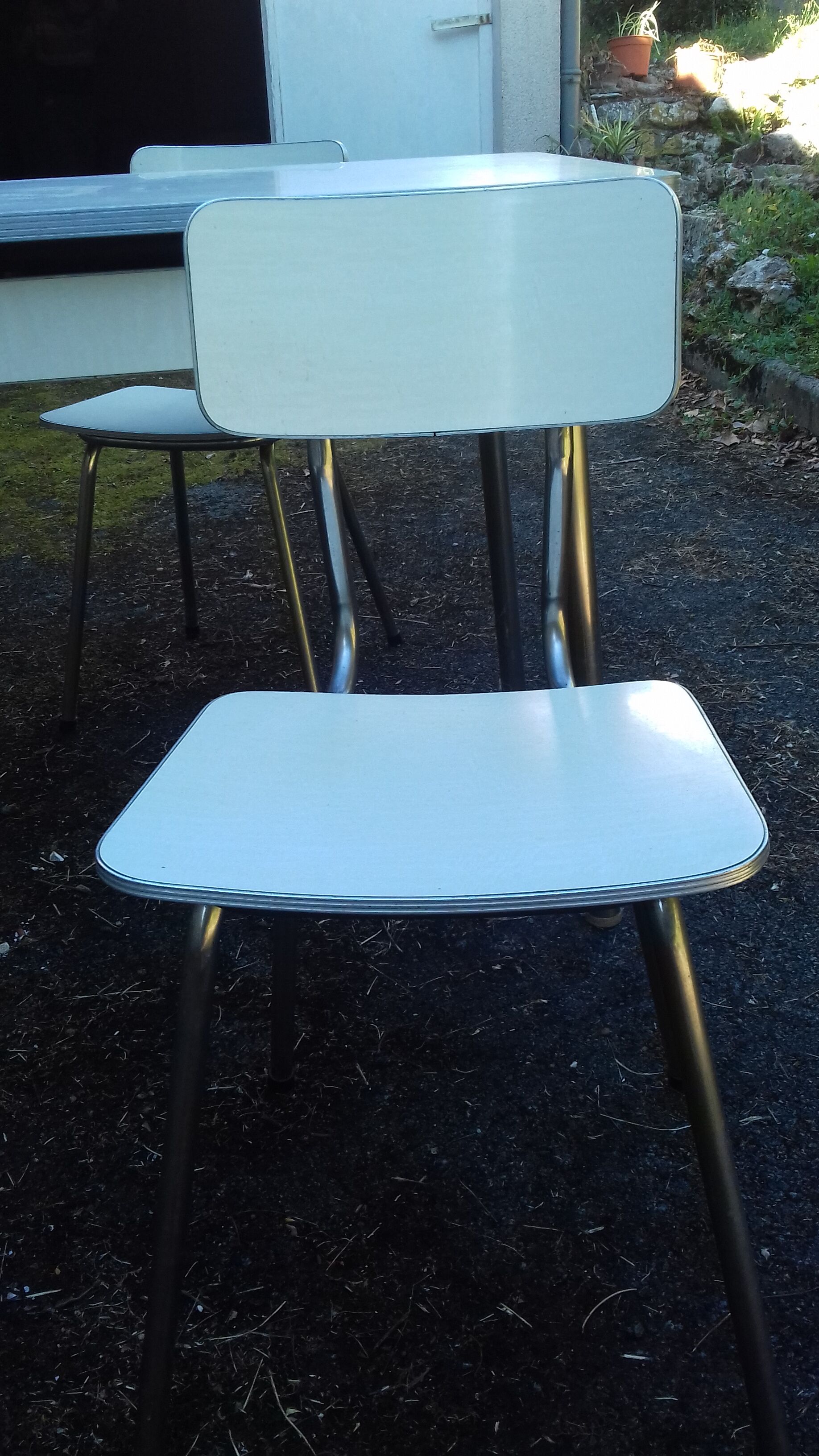 Table, chairs and stools formica