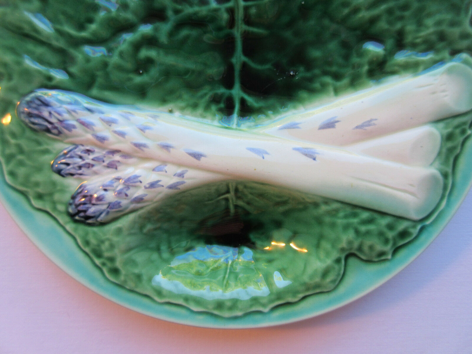 Asparagus plate in dabbling, with a leaf of green cabbage