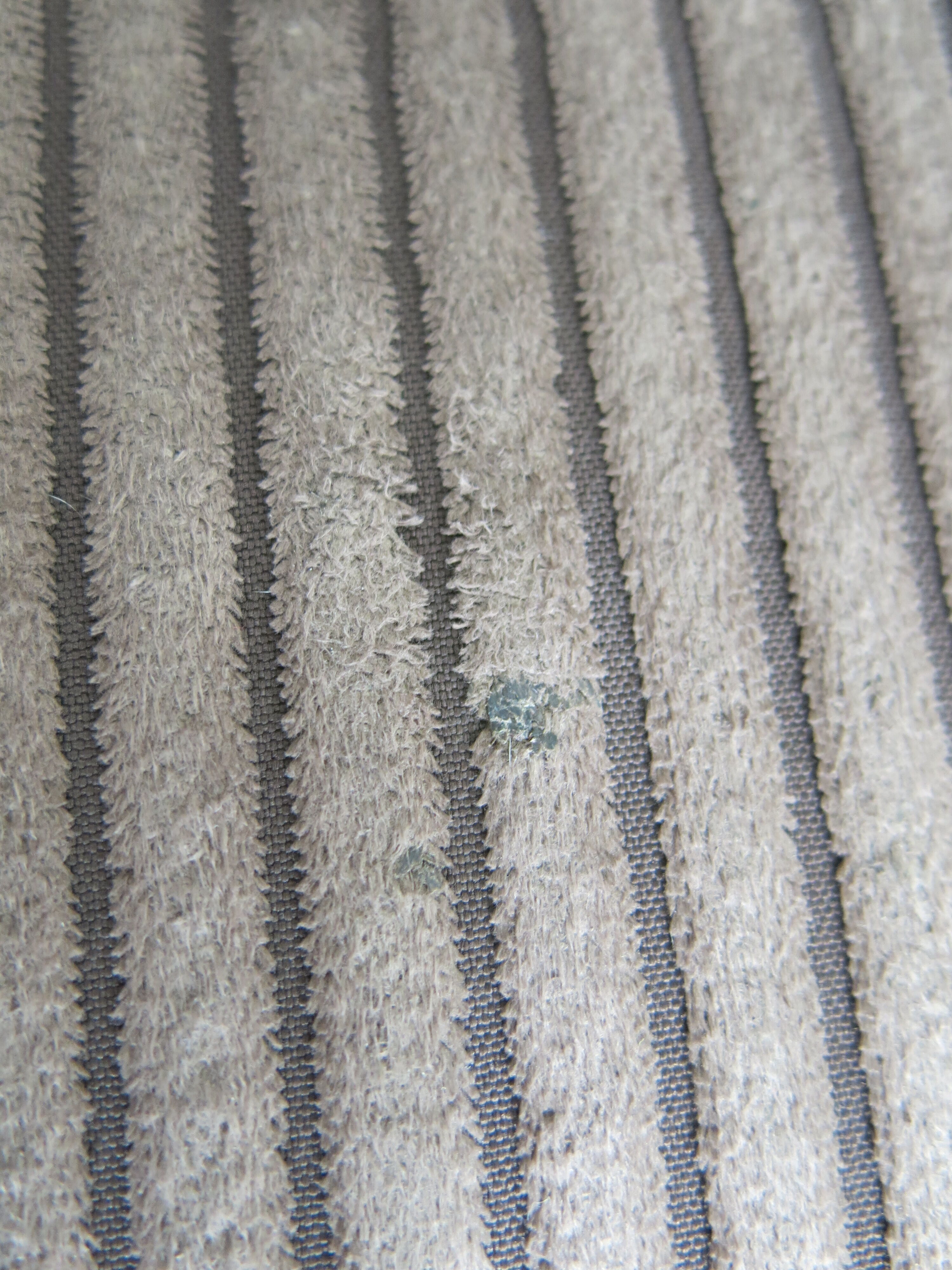 Fauteuil seventies en velours côtelé marron