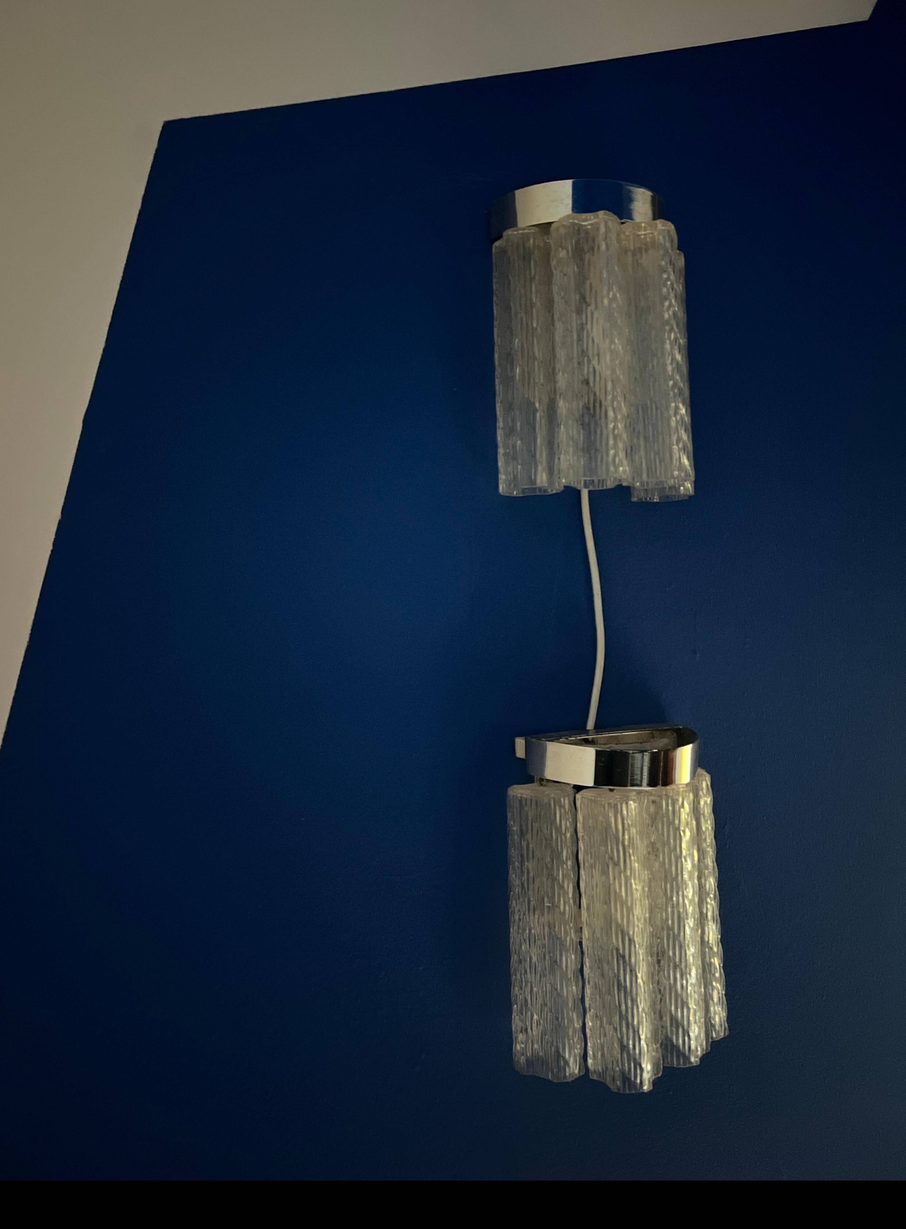 Set of two wall sconces in Murano glass and chromed metal, Italian Decorative
