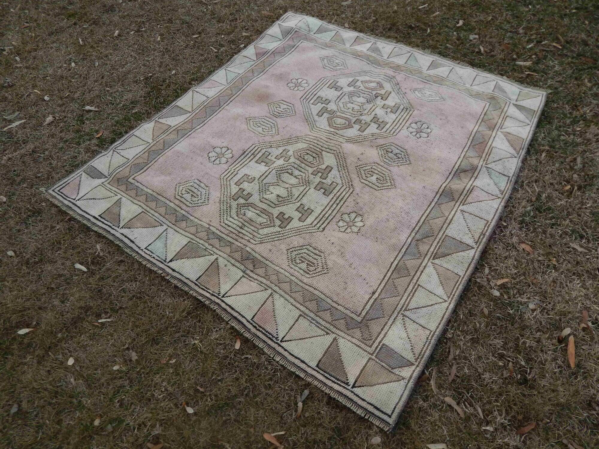 Vintage Turkish Oushak rug 121x140 cm