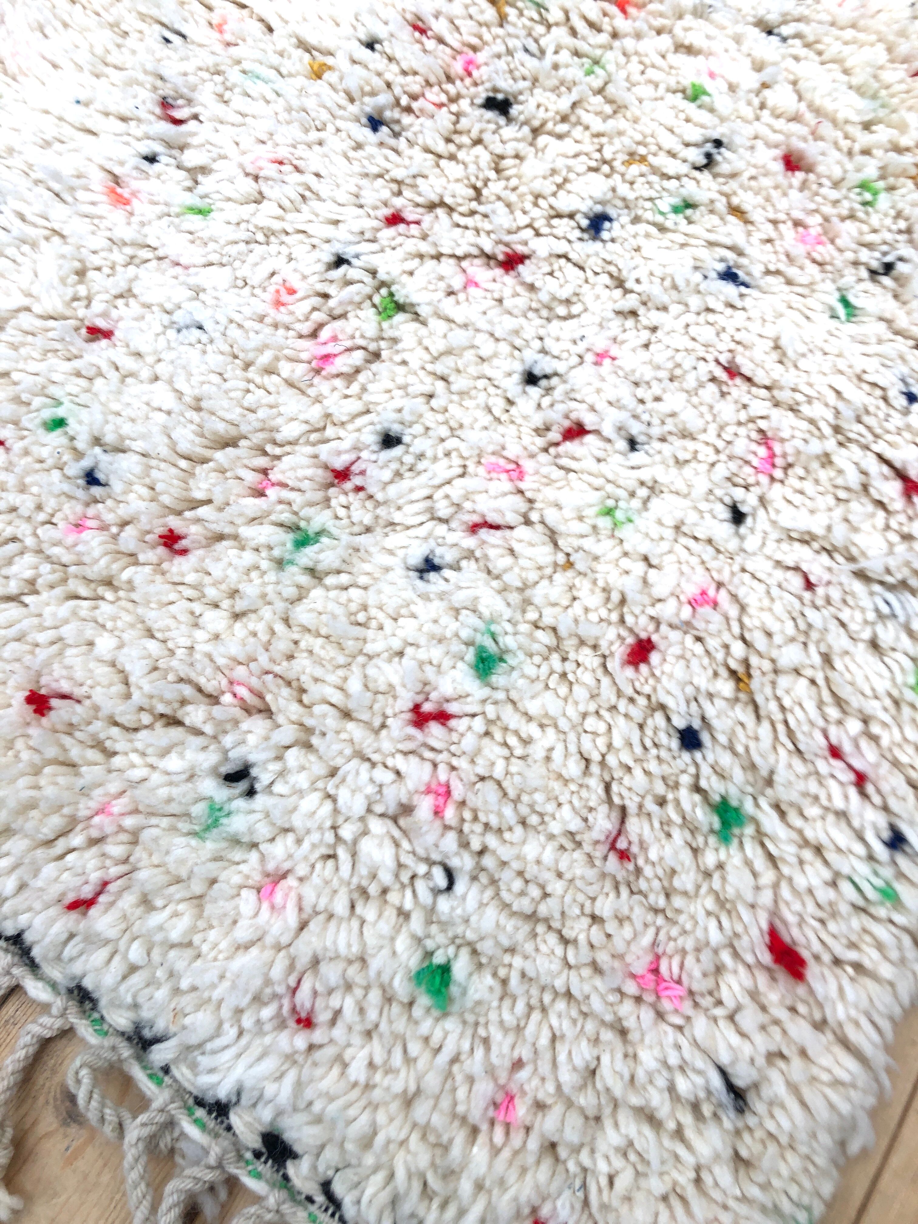 Berber carpet Beni Ouarain with colorful polka dots 1.38 x 1.03m