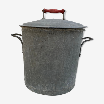 Ancienne lessiveuse en zinc cache-pot