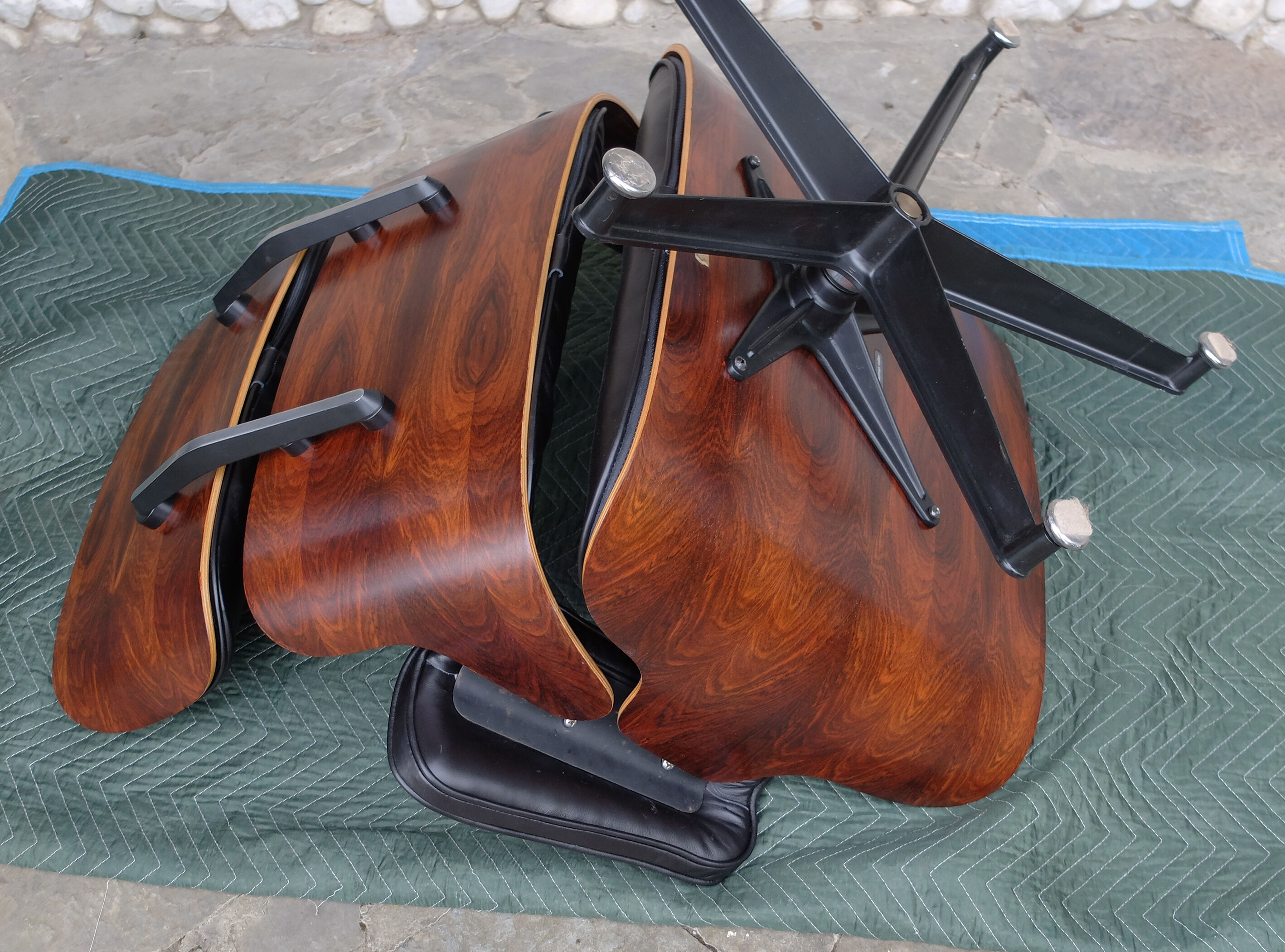 Lounge Chair & ottoman by Charles & Ray Eames edition Herman Miller