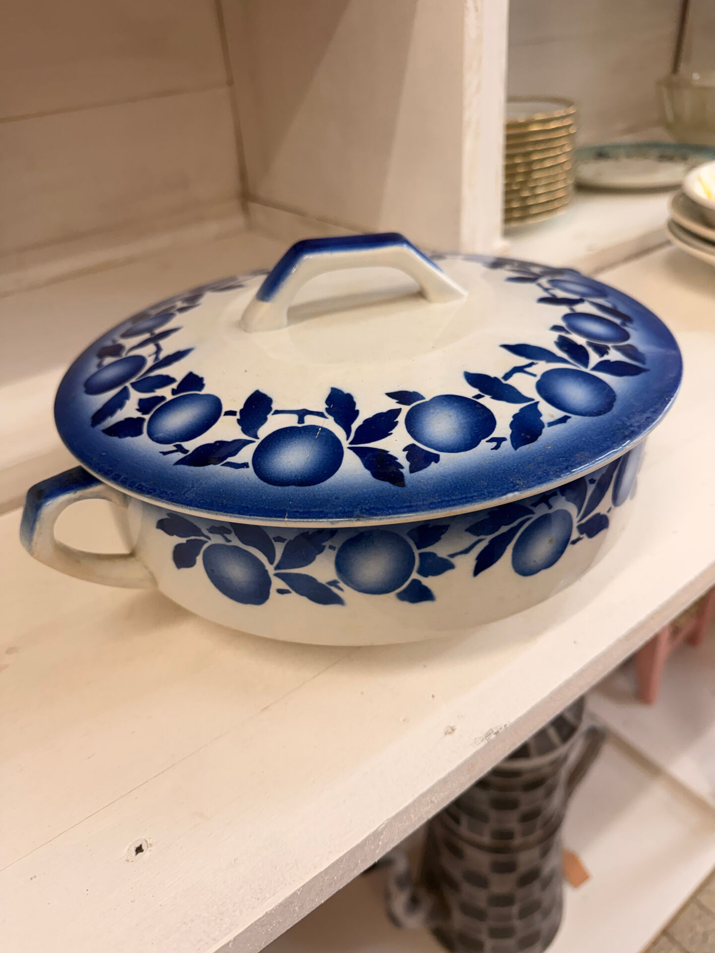 Vegetable dish / soup tureen St Amand