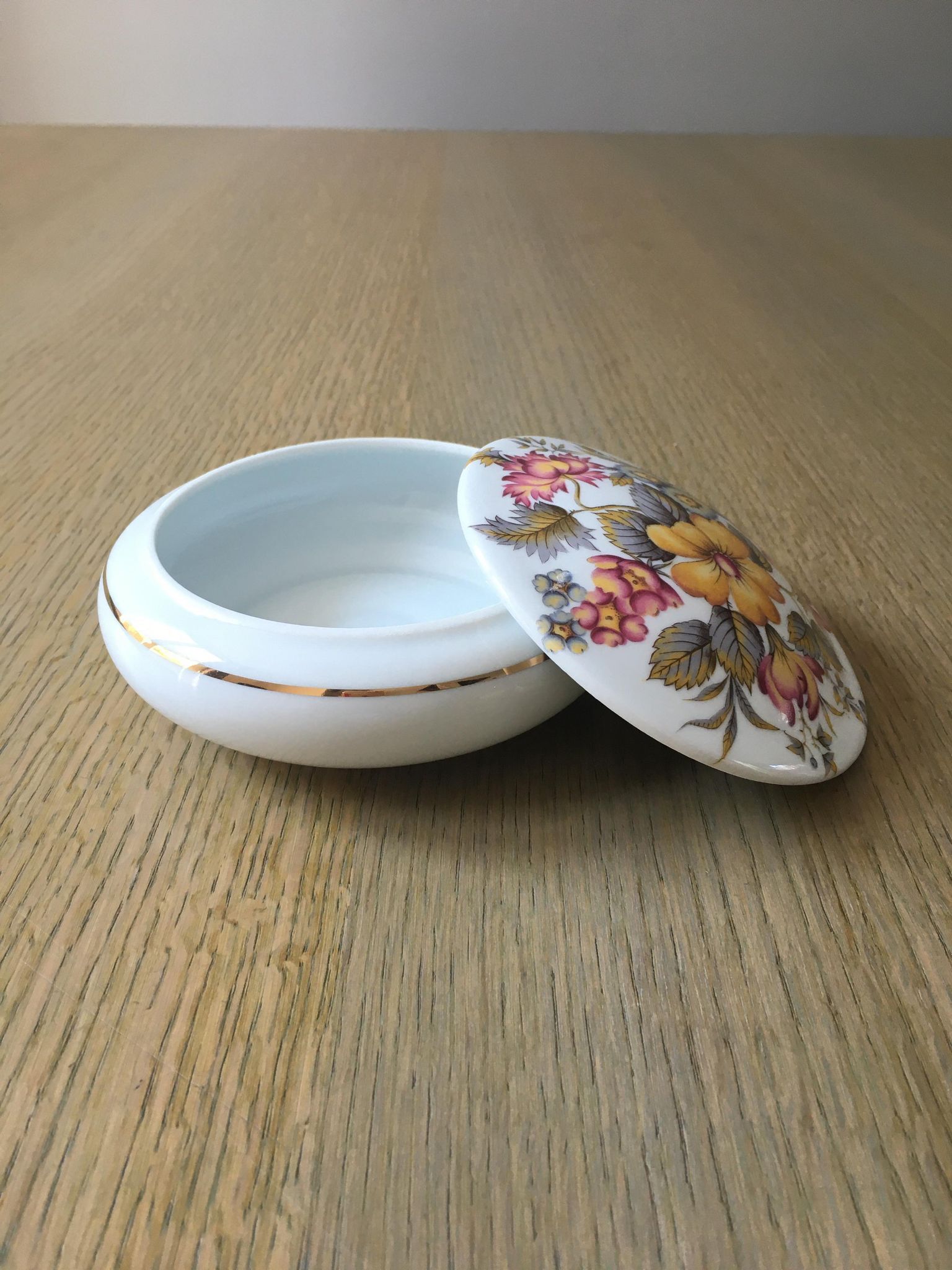 Boite à bijoux vintage en porcelaine de Limoges